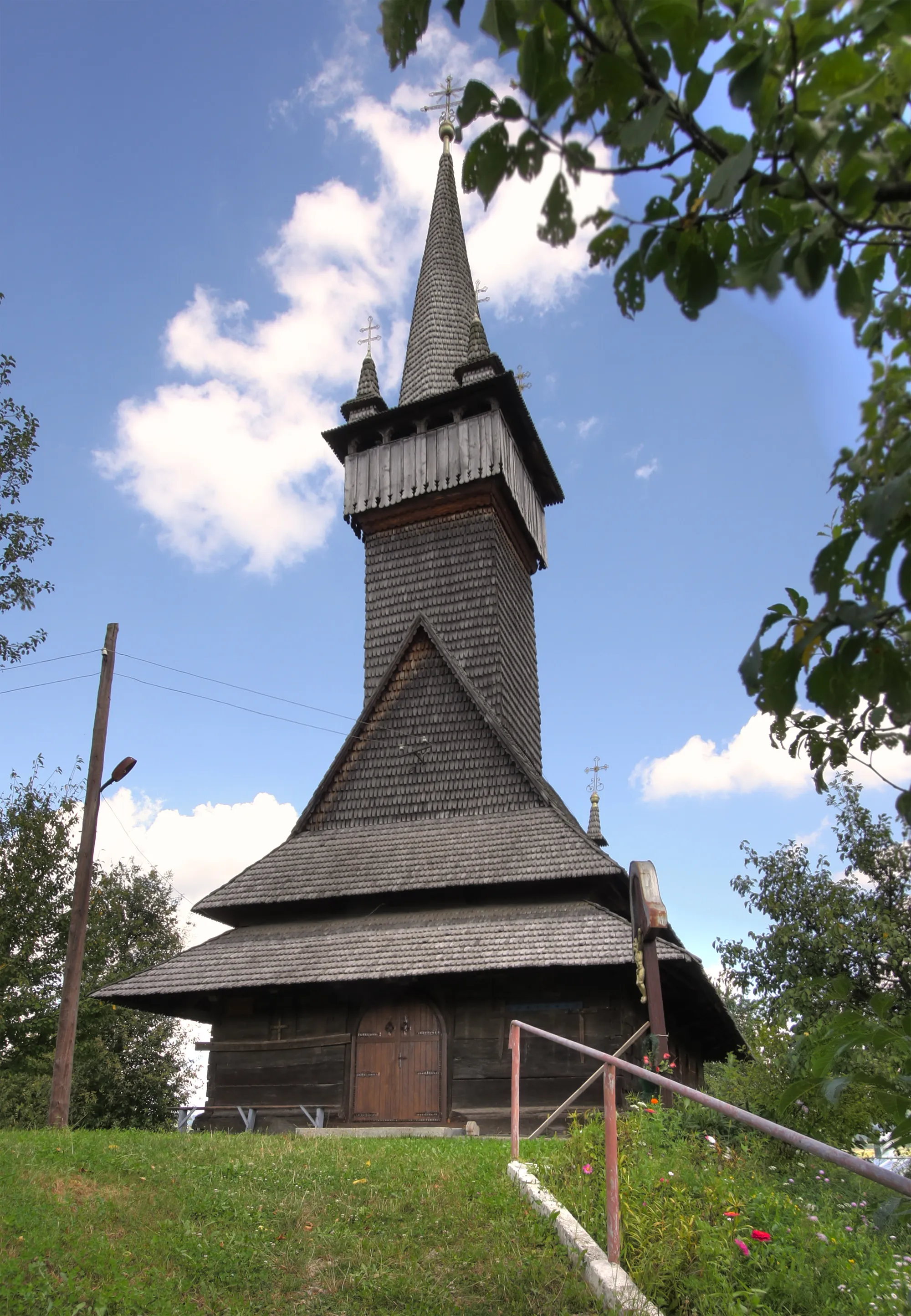 Photo showing: Church St. Nicholas, Nyzhnia Apsha (Dibrova), Tiachiv Raion, Zakarpattia Oblast, Ukraine