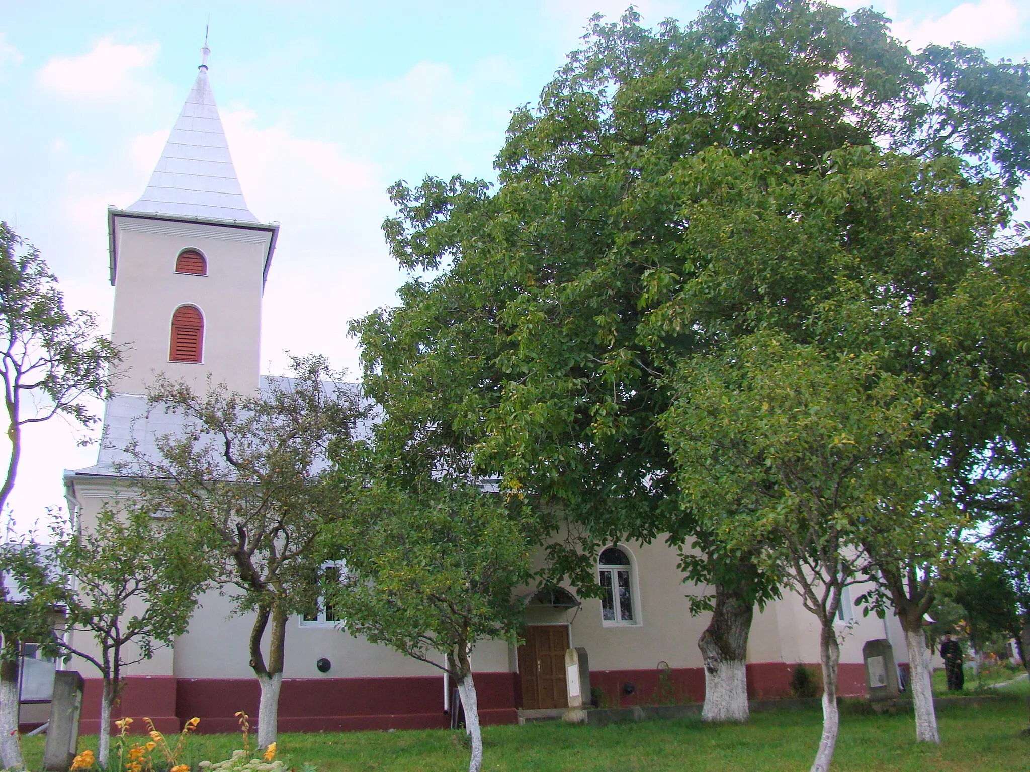 Photo showing: Biserica ortodoxă „Sfinții Arhangheli Mihail și Gavriil” din satul Rediu, comuna Aiton, județul Cluj
