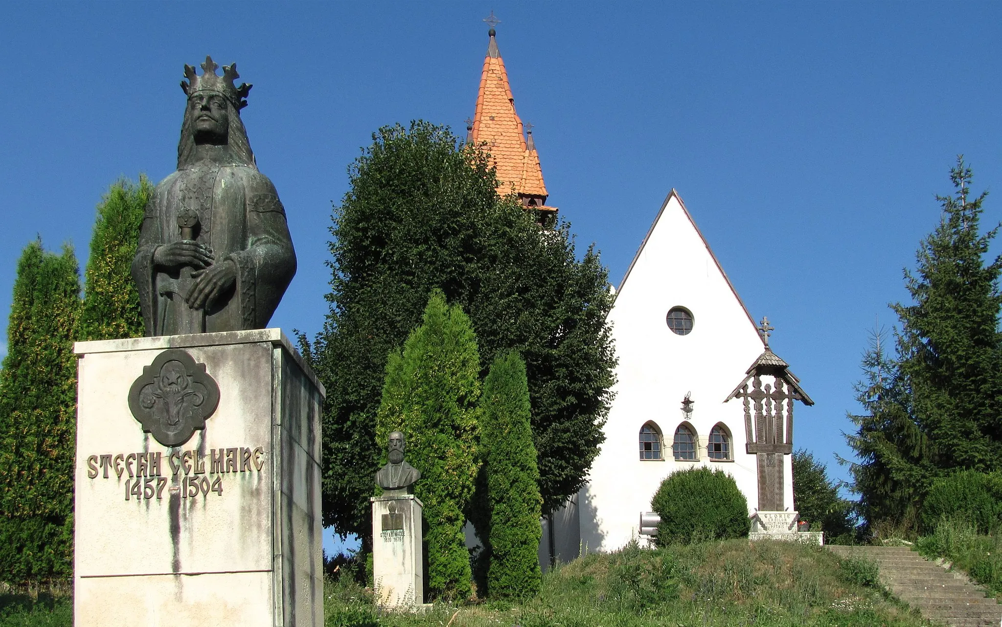 Photo showing: Feleacu, bustul lui Ştefan cel Mare (sculptor: Vasile Rus-Batin), biserica ortodoxă "Sf.Paraschiva" (până în anul 1948 biserică greco-catolică cu hramul “Adormirea Născătoarei de Dumnezeu”).