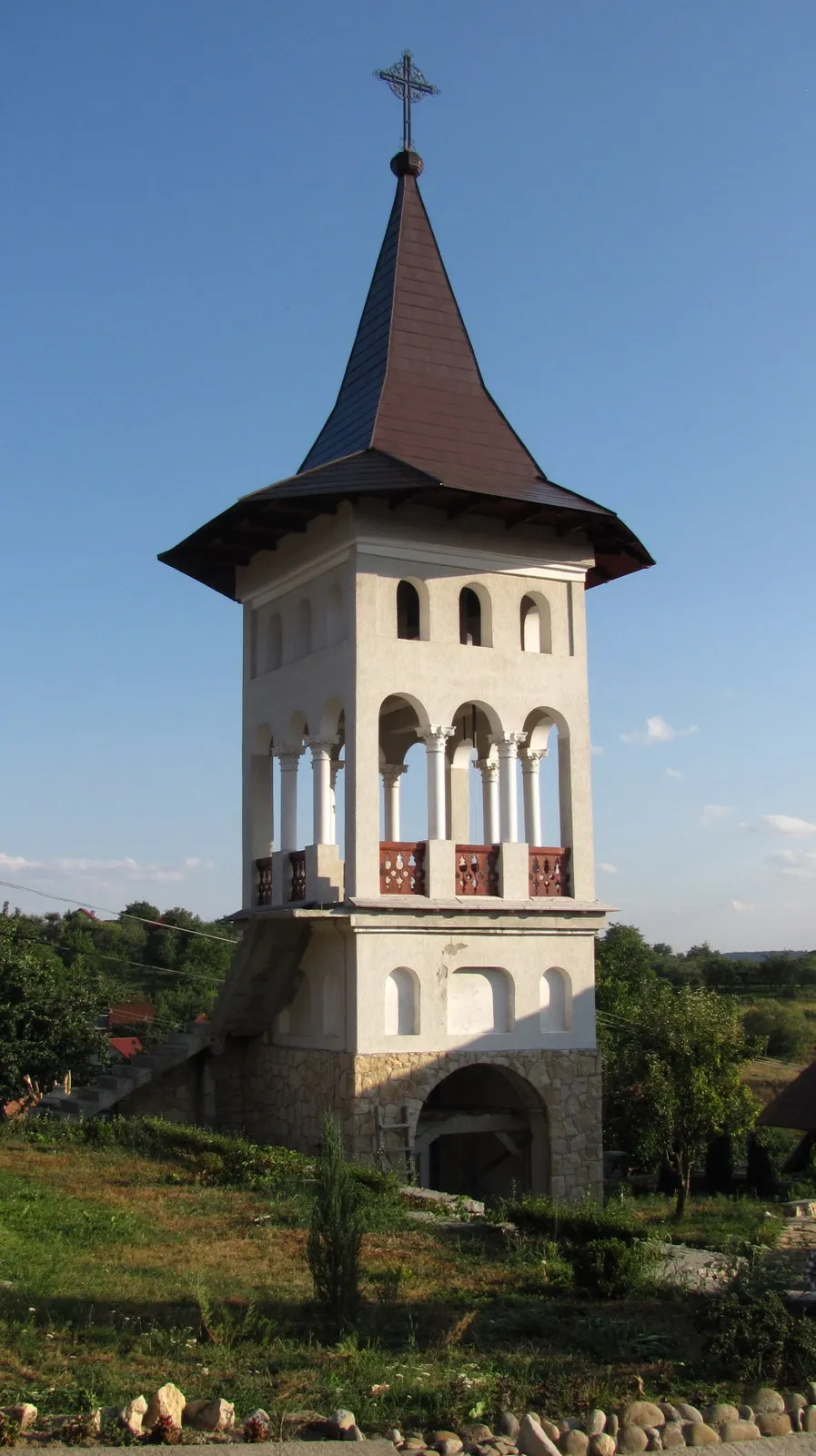 Photo showing: Feleacu, Cluj, Mănăstirea "Sfânta Troită", clopotnița.