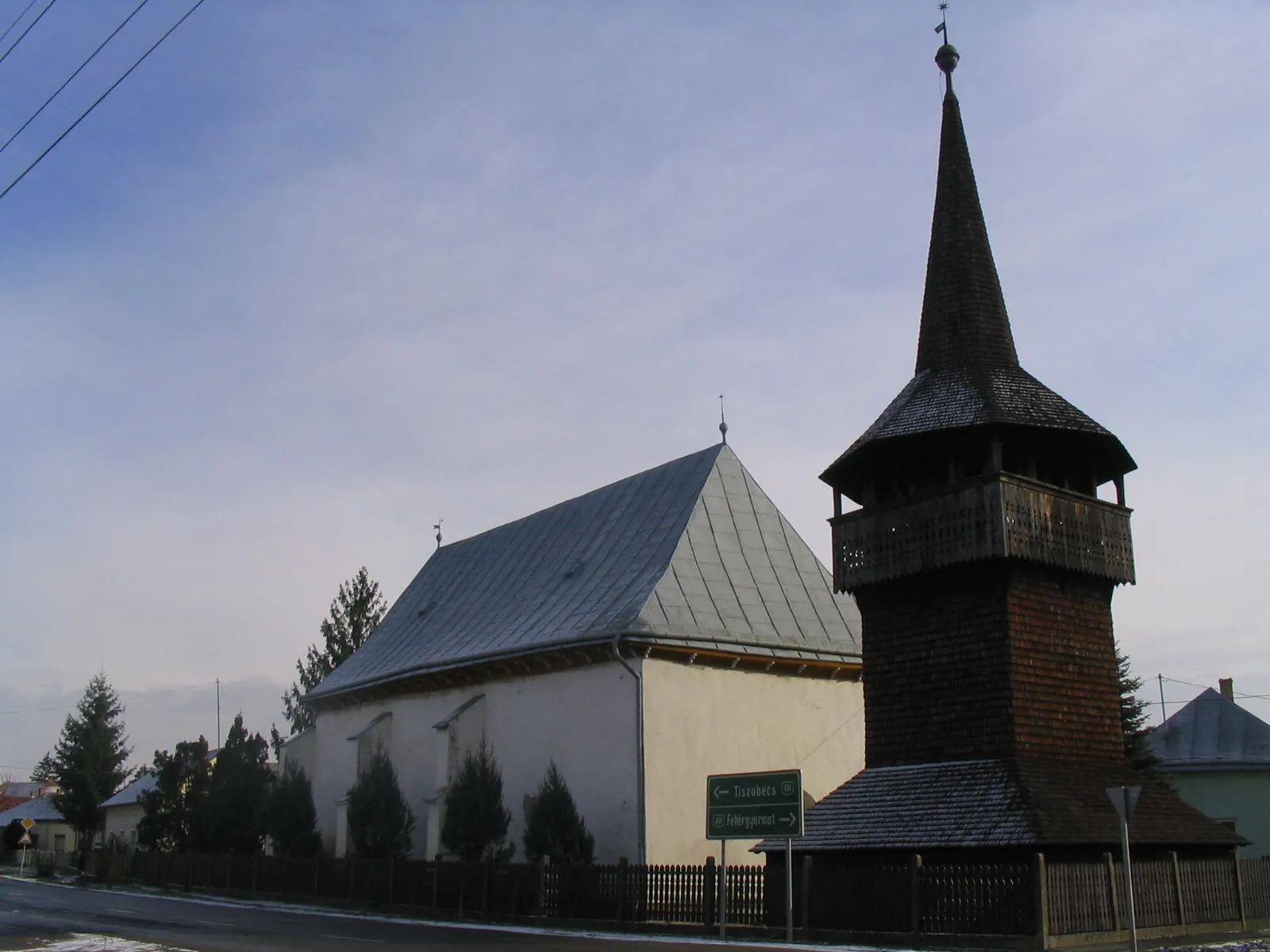 Photo showing: The wooden bell tower of Kölcse.