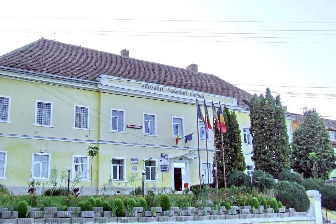 Photo showing: Townhall in Unirea, Alba County, Romania.