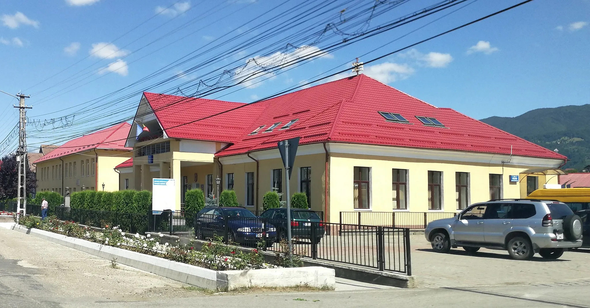 Photo showing: Town hall in Bistrița Bârgăului, Bistrița-Năsăud County, Romania