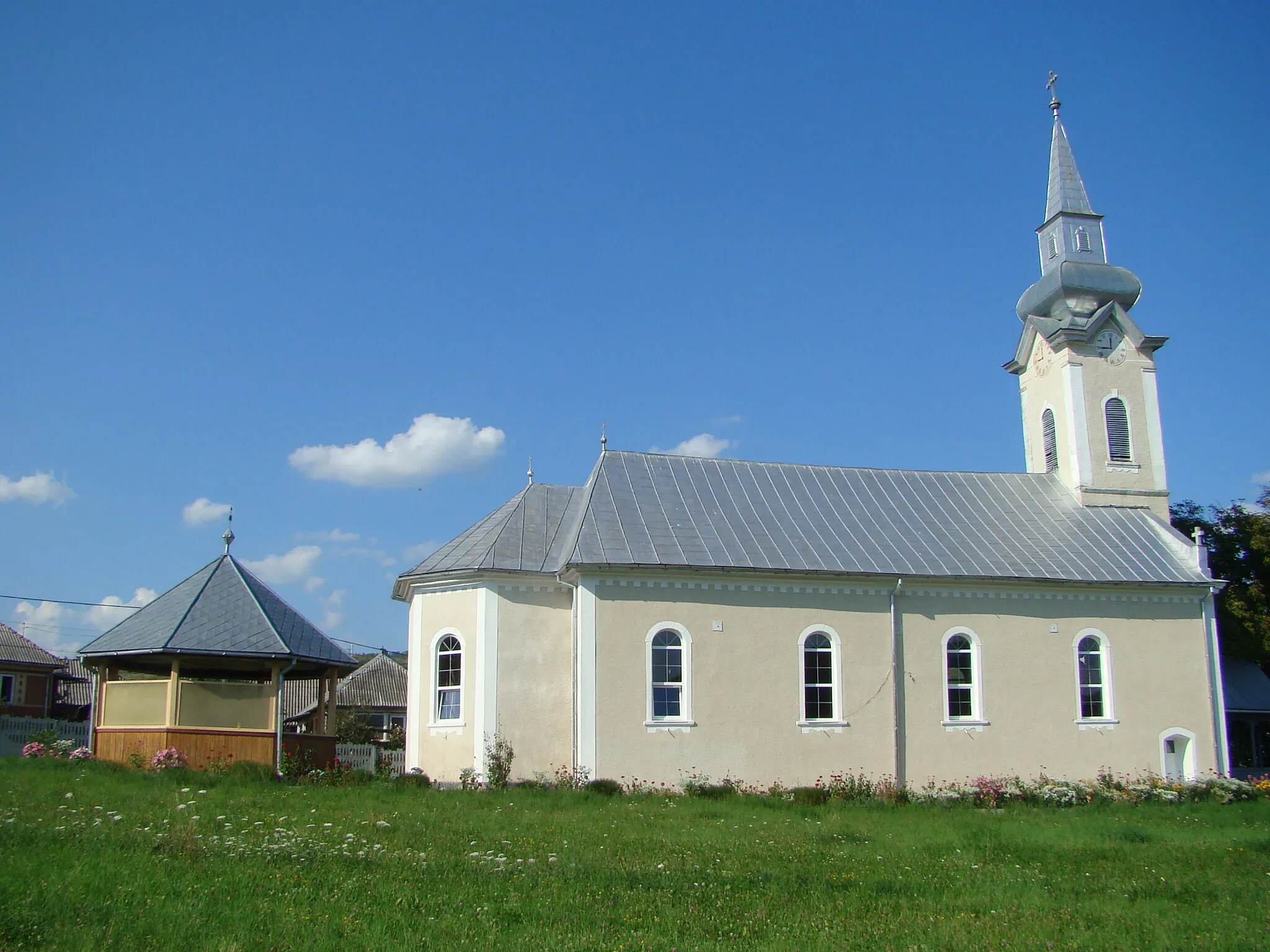 Photo showing: Orthodox church in Dumbrăveni, Bistrița-Năsăud county, Romania