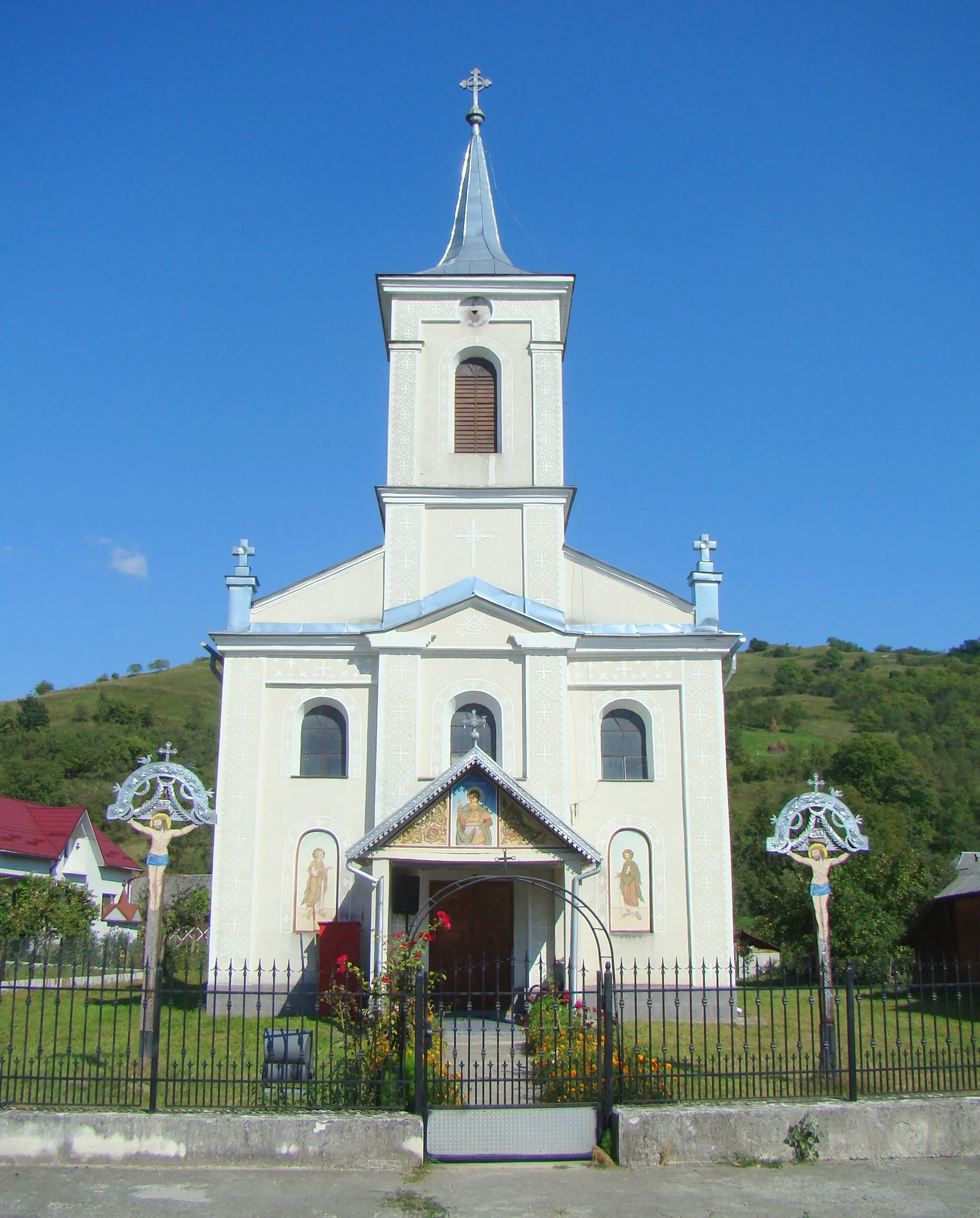 Photo showing: Former Greek Catholic church (now orthodox) in Negrilești, Bistrița-Năsăud county, Romania