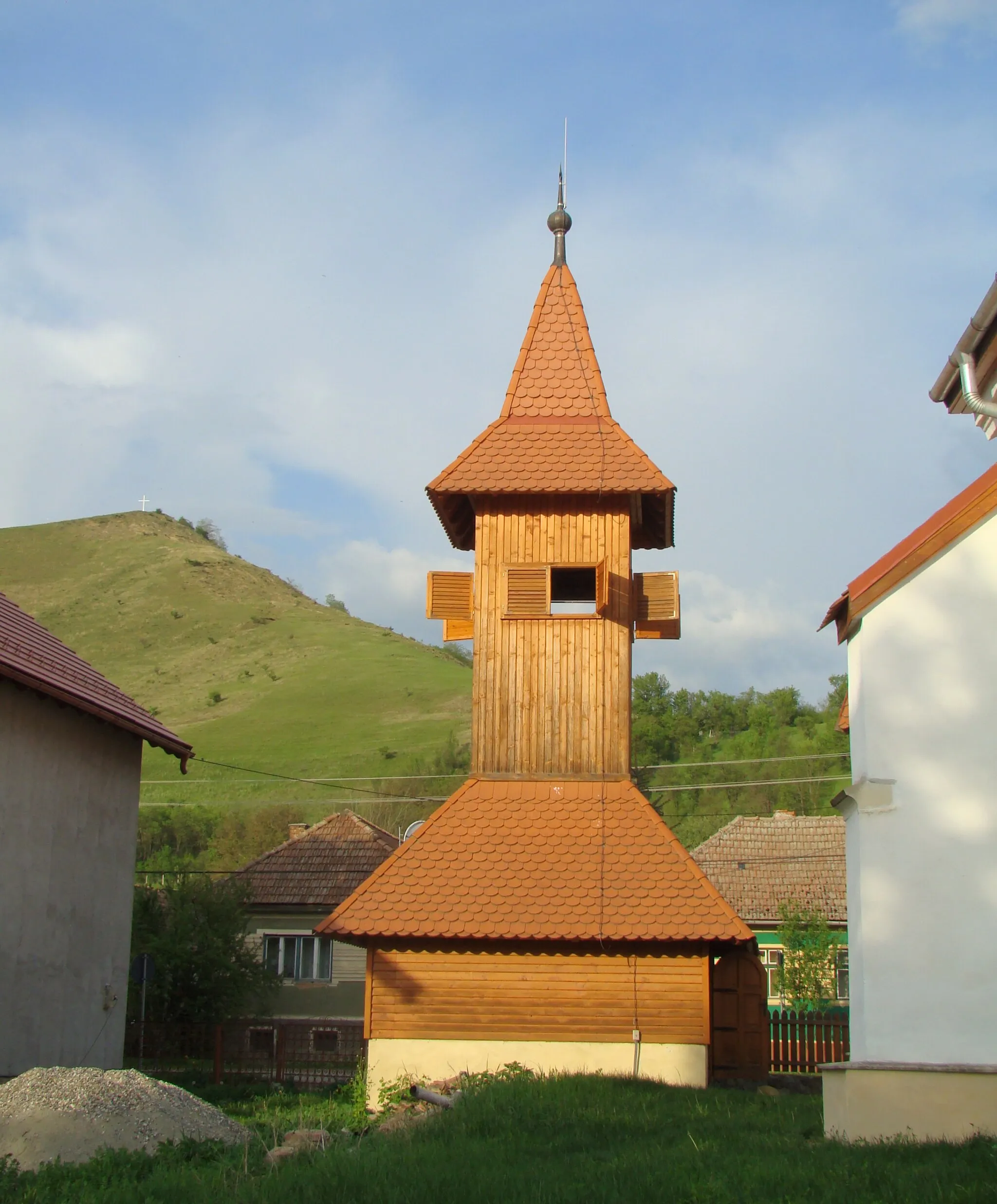 Photo showing: Turn clopotniță a bisericii reformate, sat Matei; comuna Matei