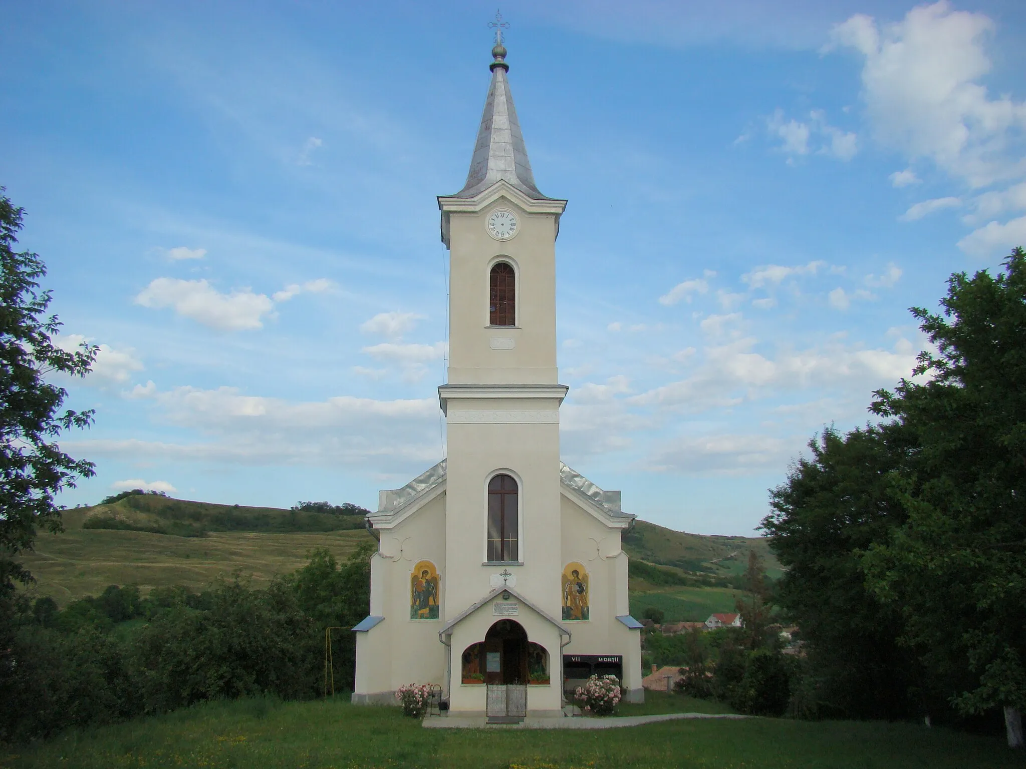 Photo showing: Biserica ortodoxă din Miceştii de Câmpie, cu hramul “Sfinţii Arhangheli Mihail şi Gavriil”