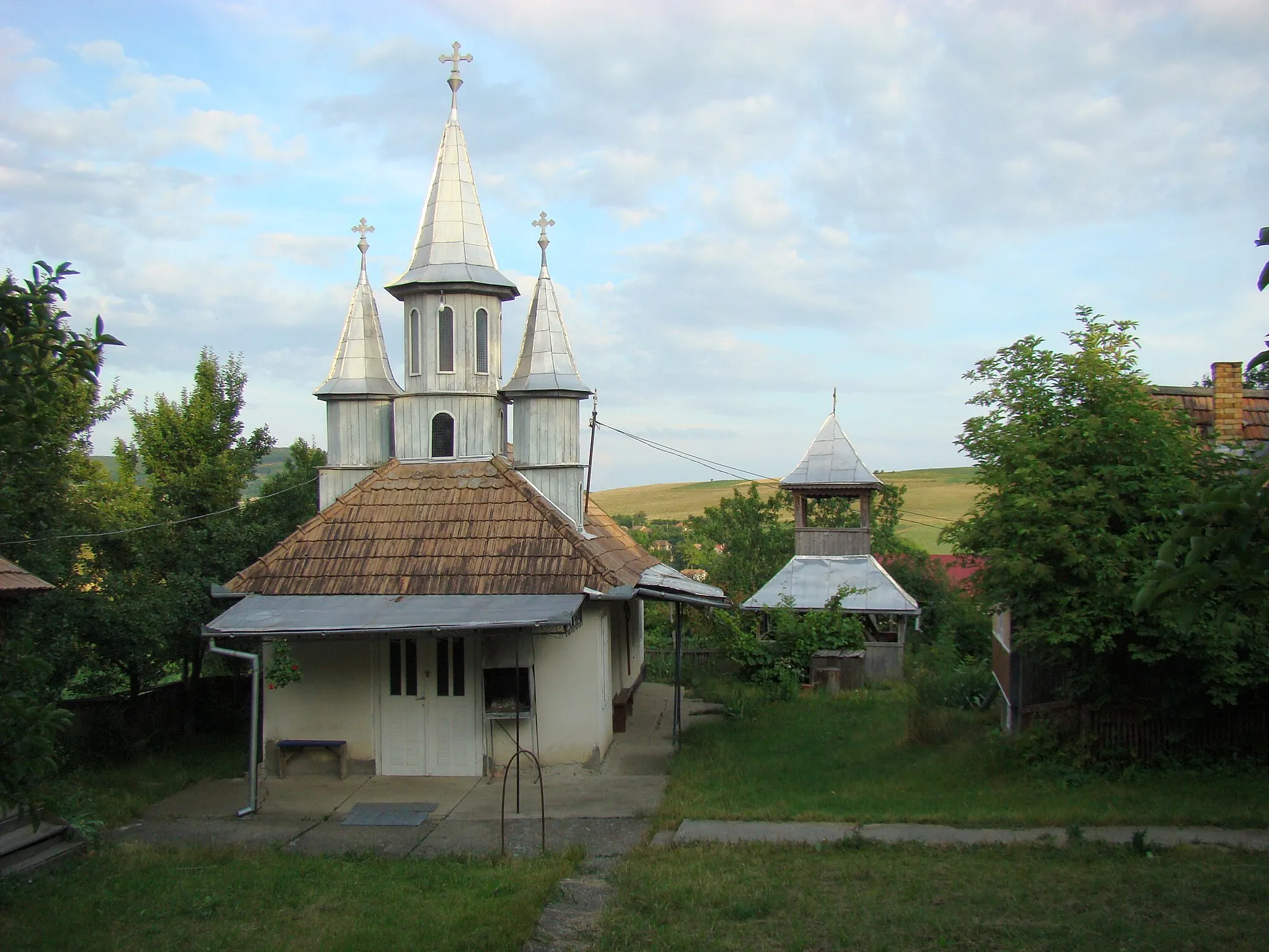 Photo showing: Greek catholic church in Visuia, Bistrița-Năsăud county, Romania