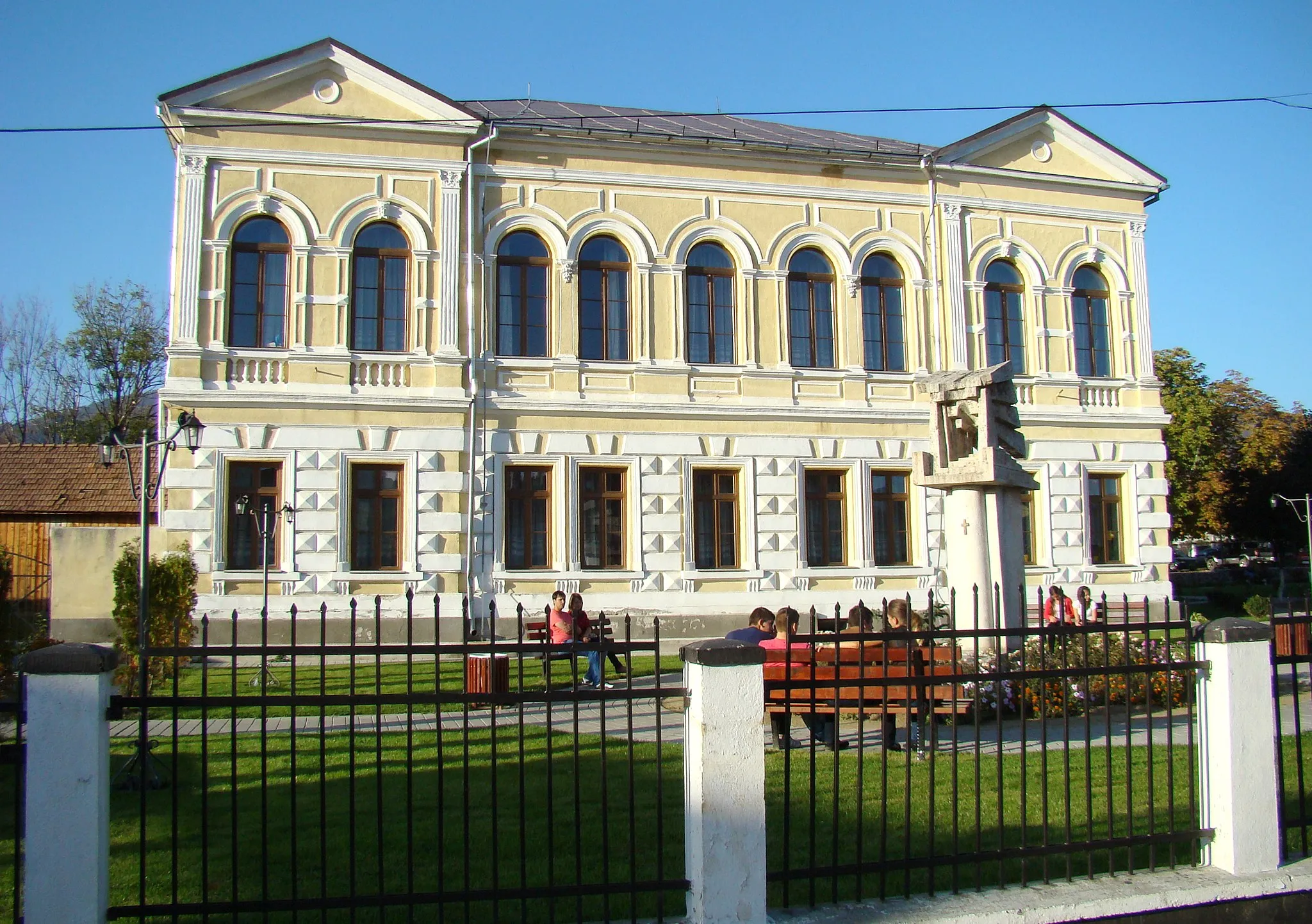 Photo showing: Hotel grăniceresc, azi Școala Generală cl I-IV, sat Prundu Bârgăului; comuna Prundu Bârgăului, județul Bistrița-Năsăud