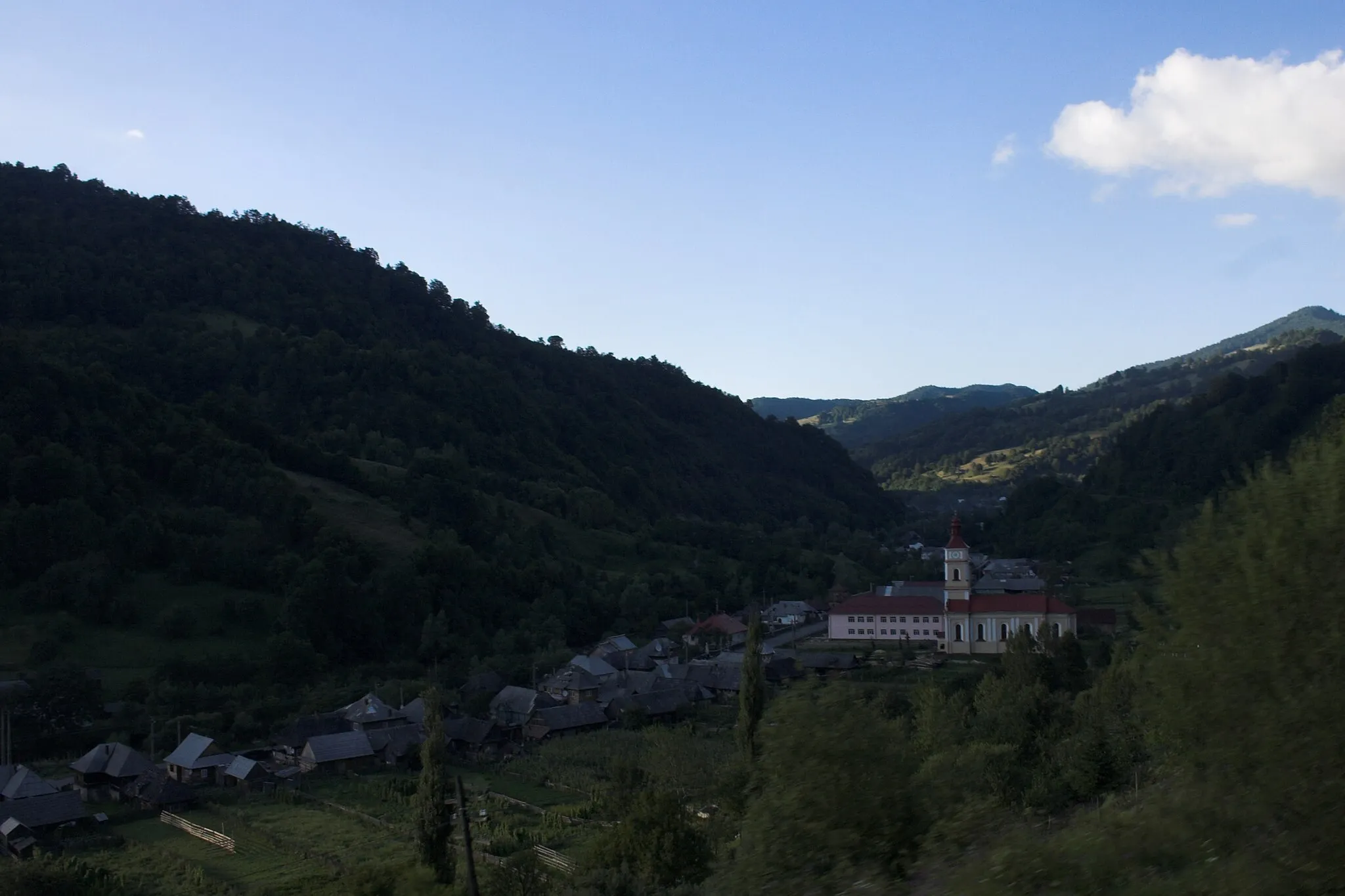 Photo showing: Romuli commune, Romania. View from the train.