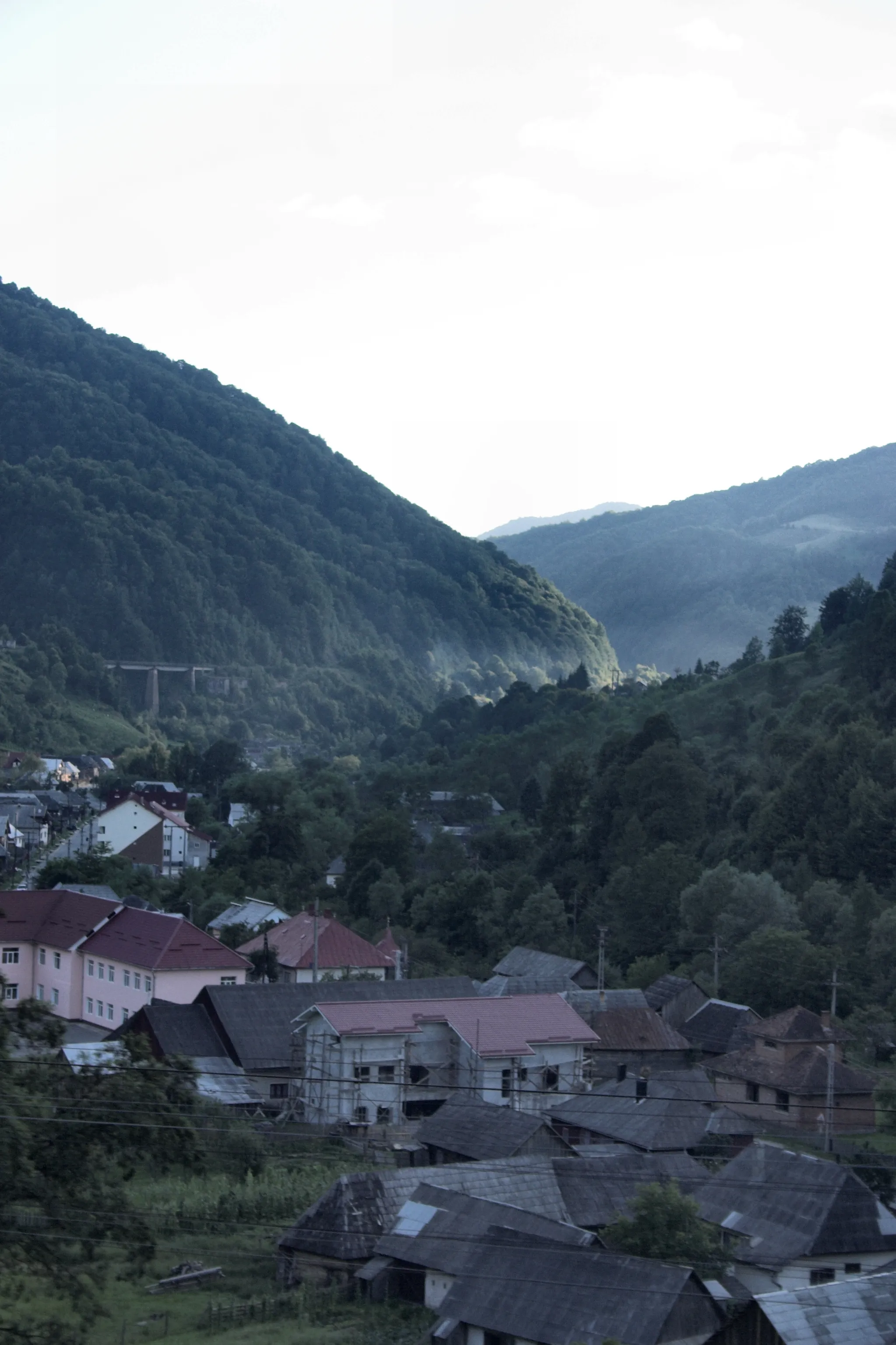 Photo showing: Romuli commune, Romania. View from the train.