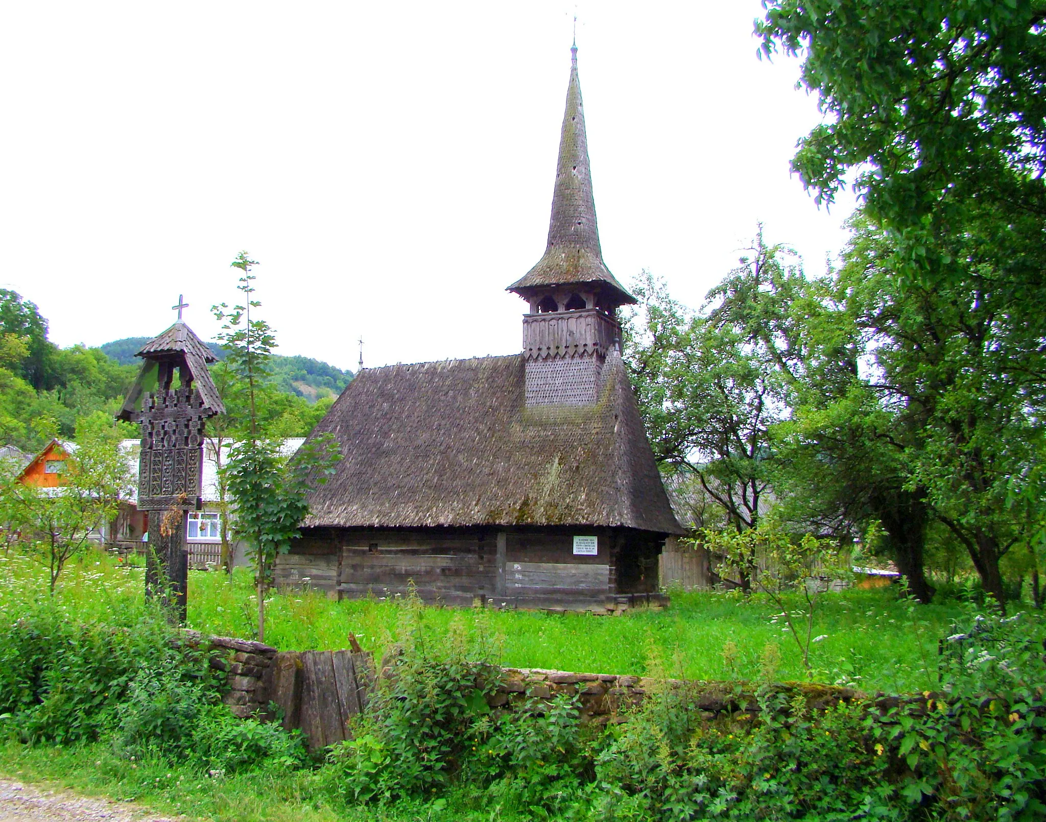 Photo showing: Biserica de lemn „Sf. Arhangheli Mihail și Gavriil”, sat Dobricel; comuna Spermezeu	40 A