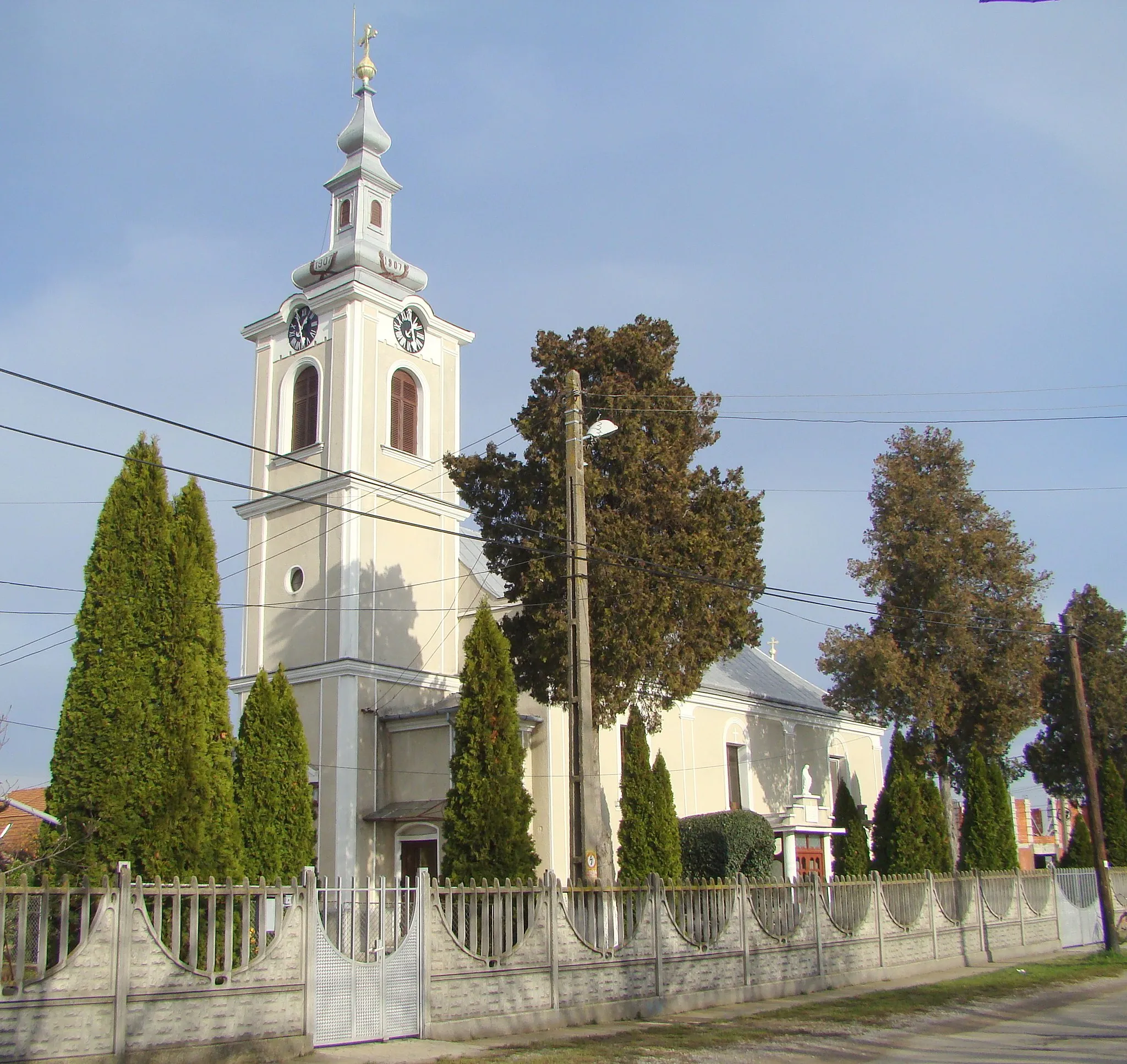 Photo showing: Greek Catholic church in Sântandrei, Bihor county, Romania