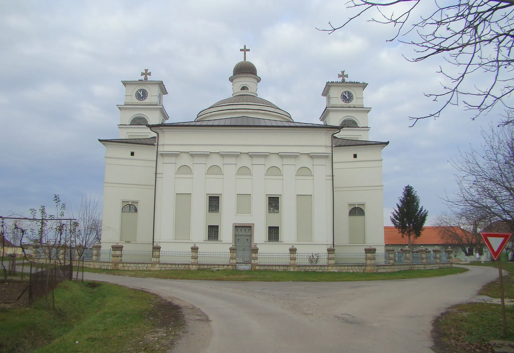 Photo showing: Roman Catholic church in Palota, Bihor county, Romania