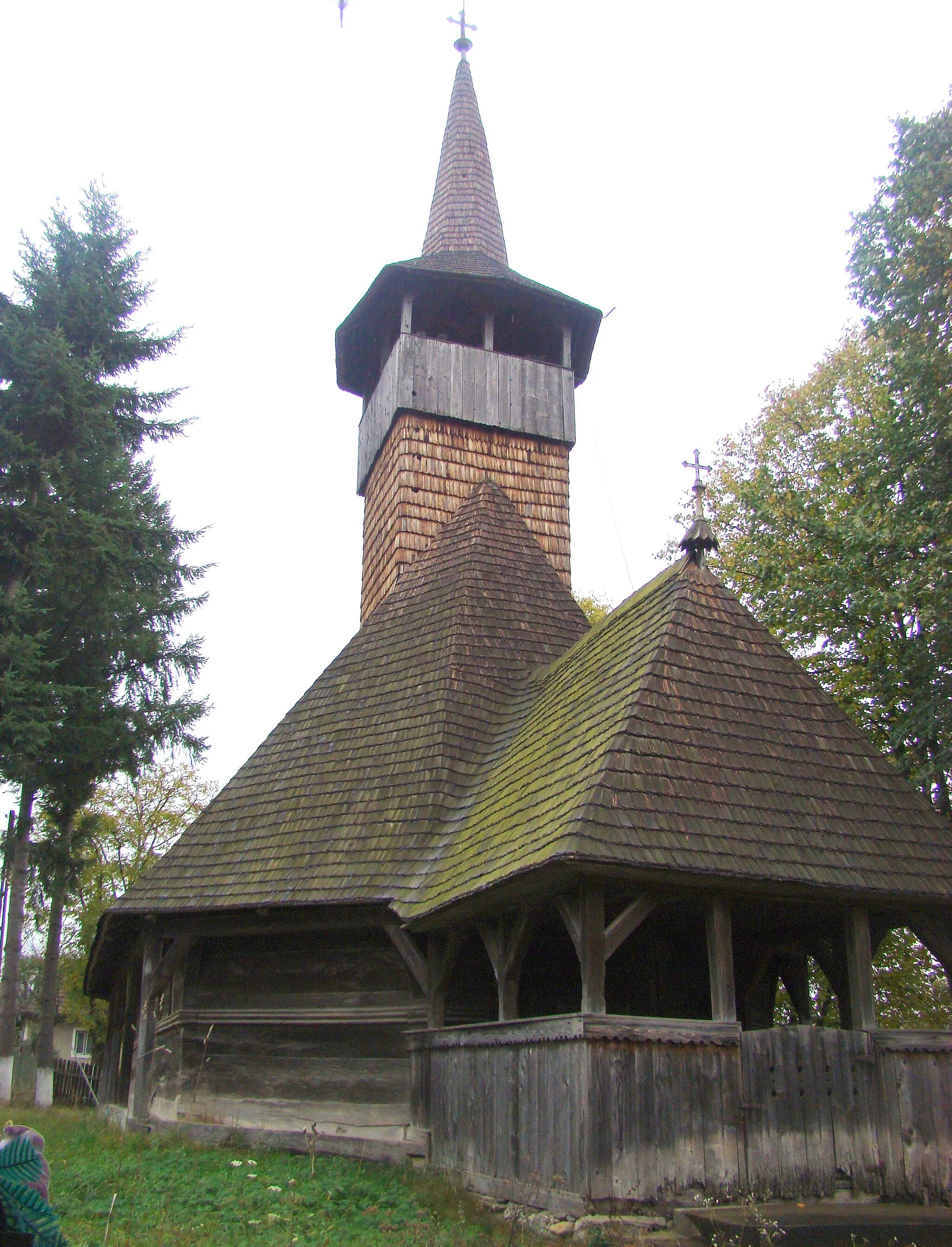 Photo showing: Biserica de lemn „Sfântul Mare Mucenic Gheorghe” din Luncșoara, județul Bihor
