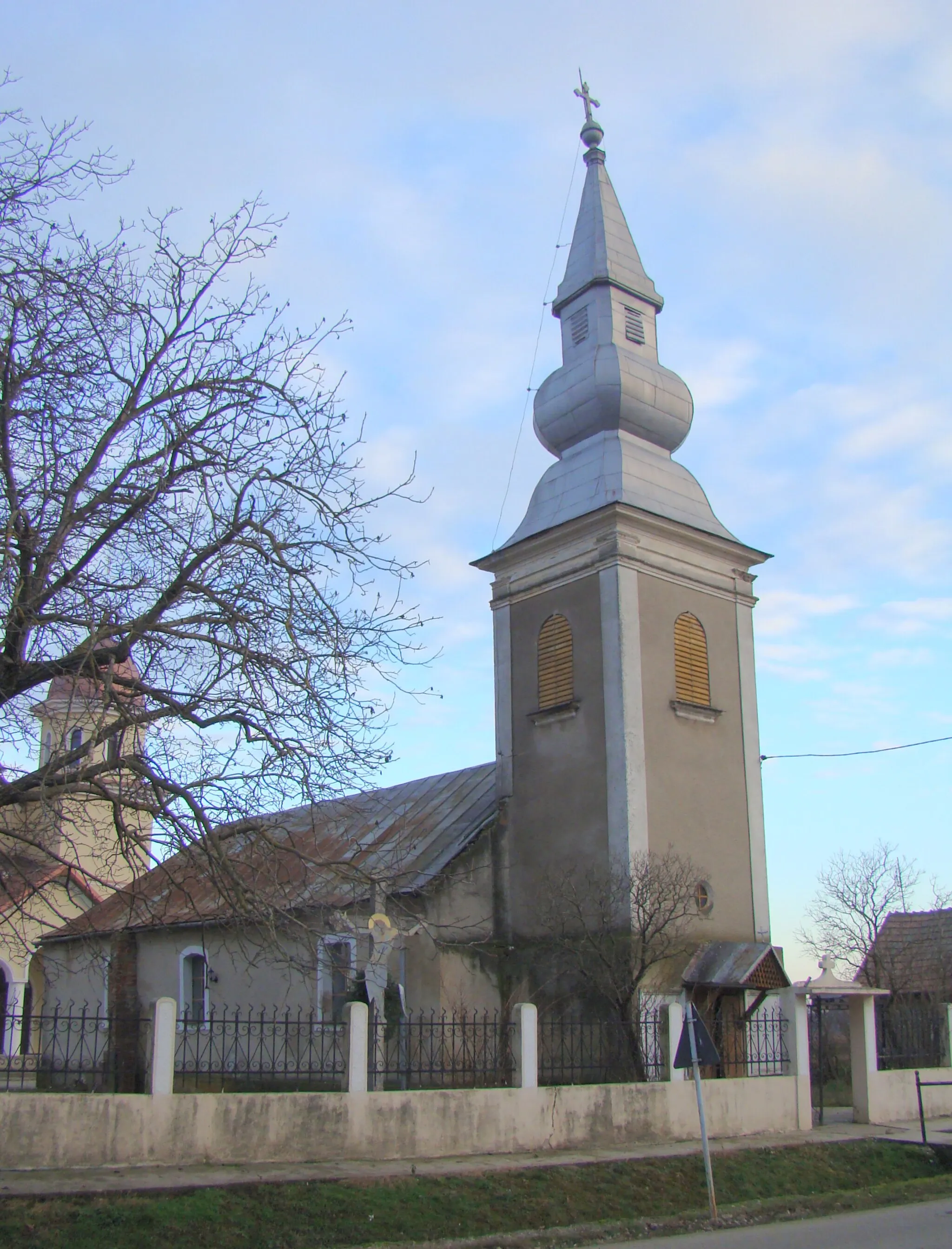 Photo showing: Archangels' church in Inand, Bihor county, Romania