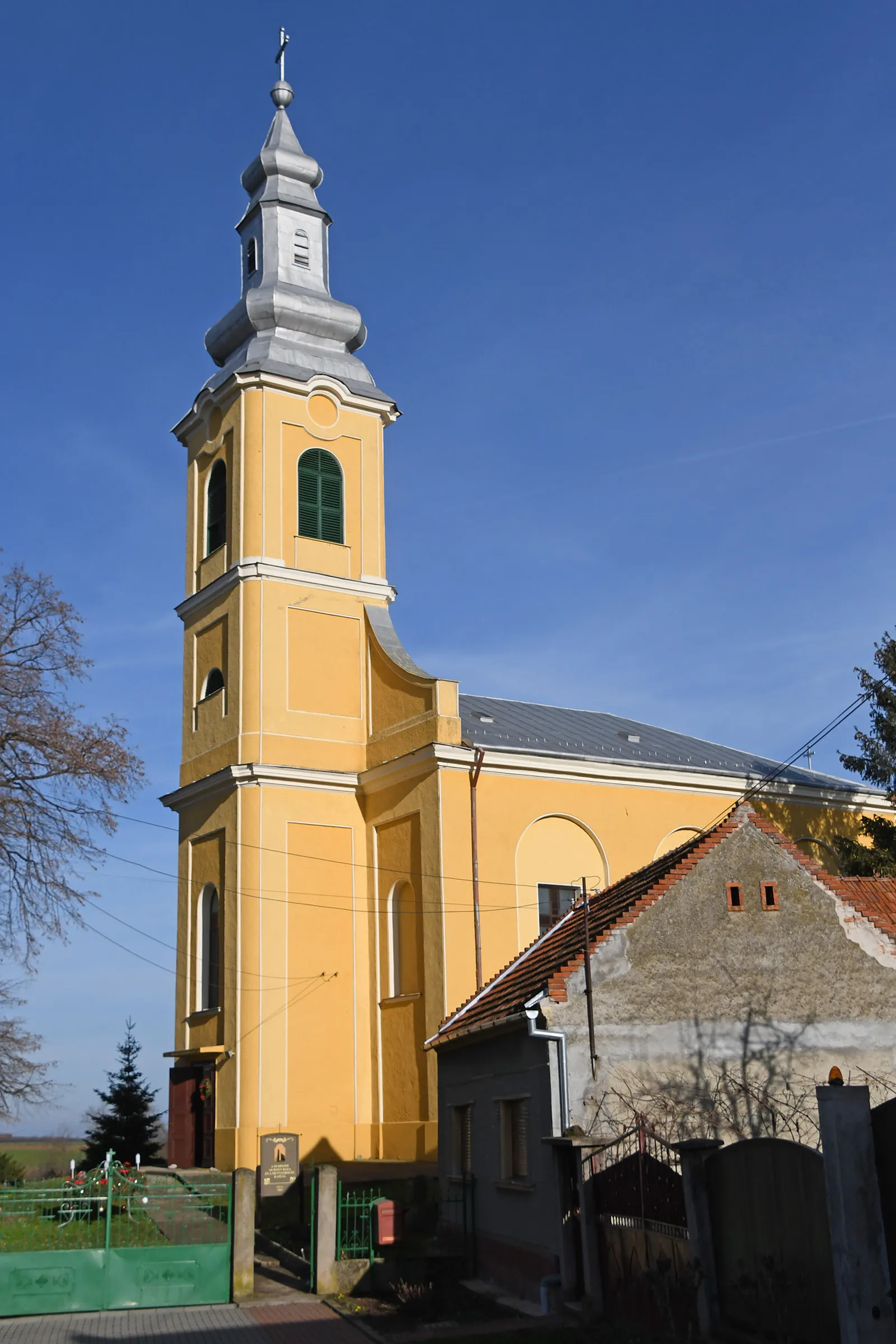 Photo showing: Roman Catholic church in Tăutelec, Romania
