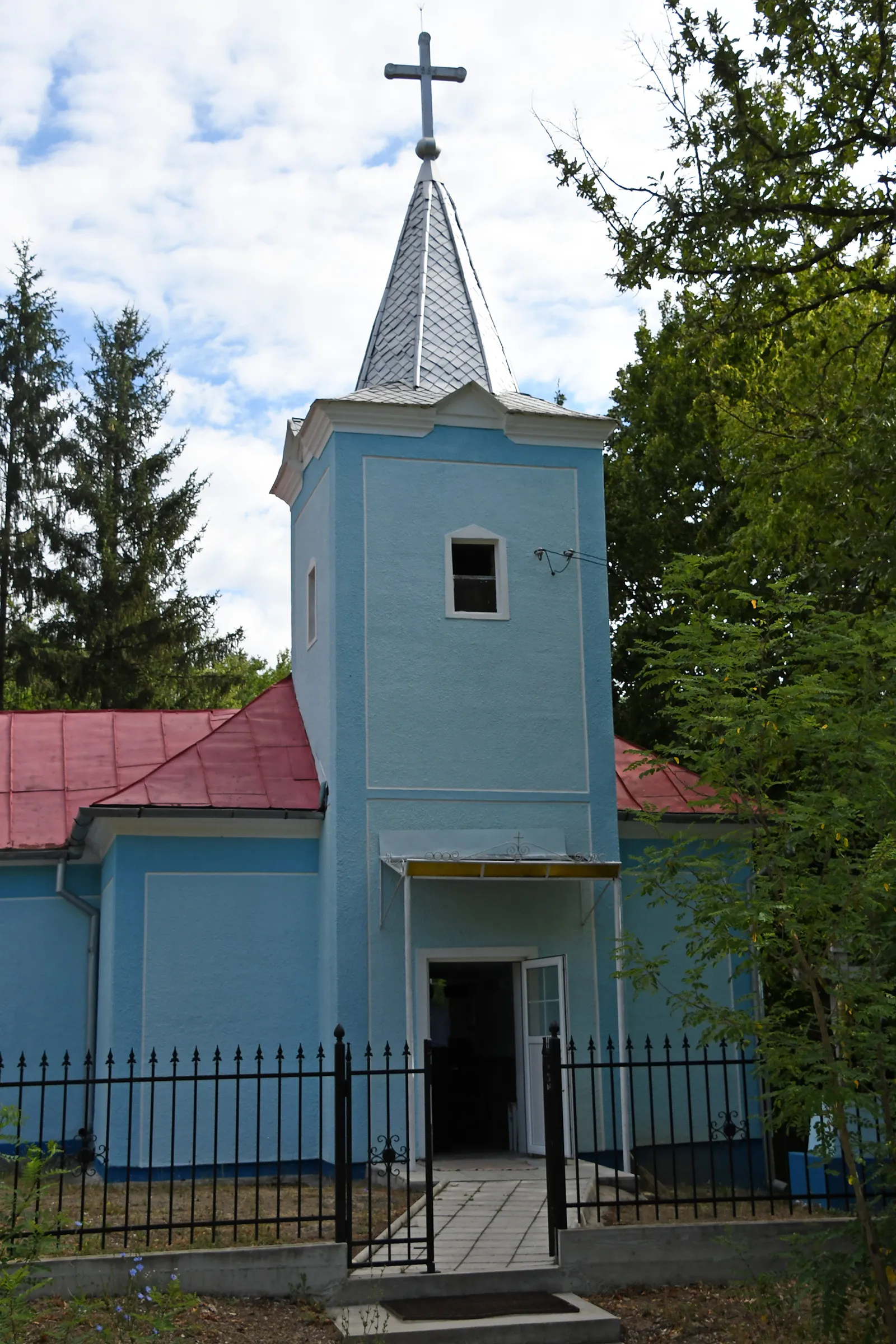 Photo showing: Saint John of Nepomuk church in Sacalasău Nou, Romania