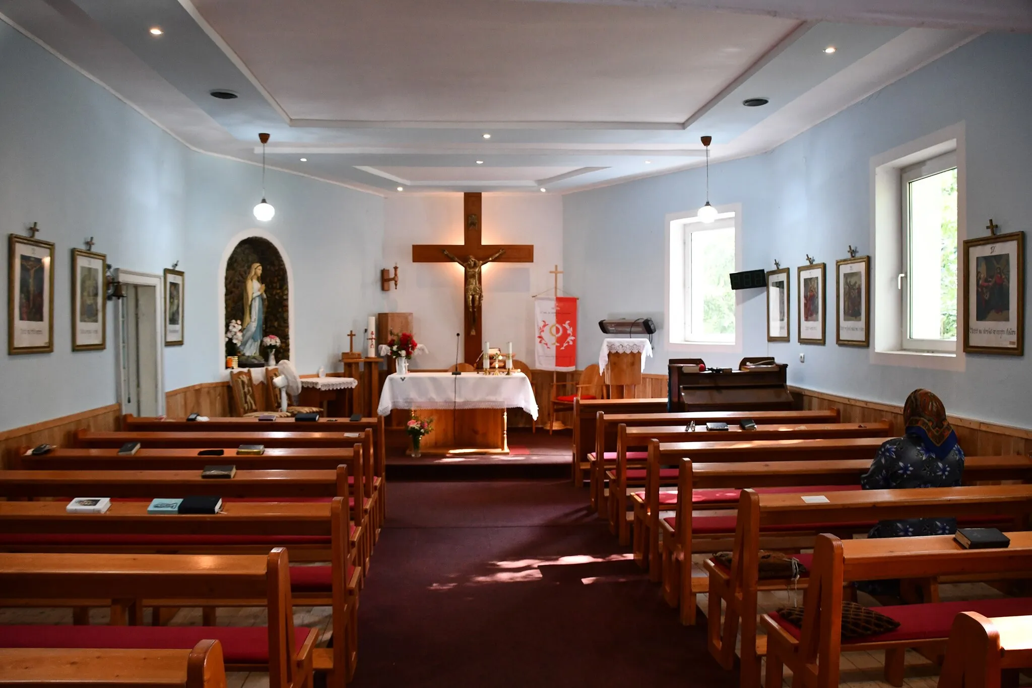 Photo showing: Interior of Saint John of Nepomuk church in Sacalasău Nou, Romania