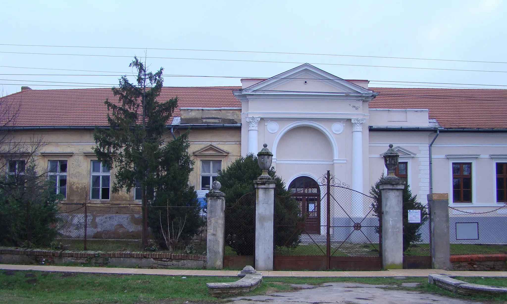 Photo showing: Zichy castle in Diosig, Bihor county, Romania