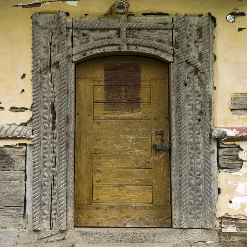 Photo showing: Biserica de lemn din Cociuba Mică, Bihor, portalul de intrare.