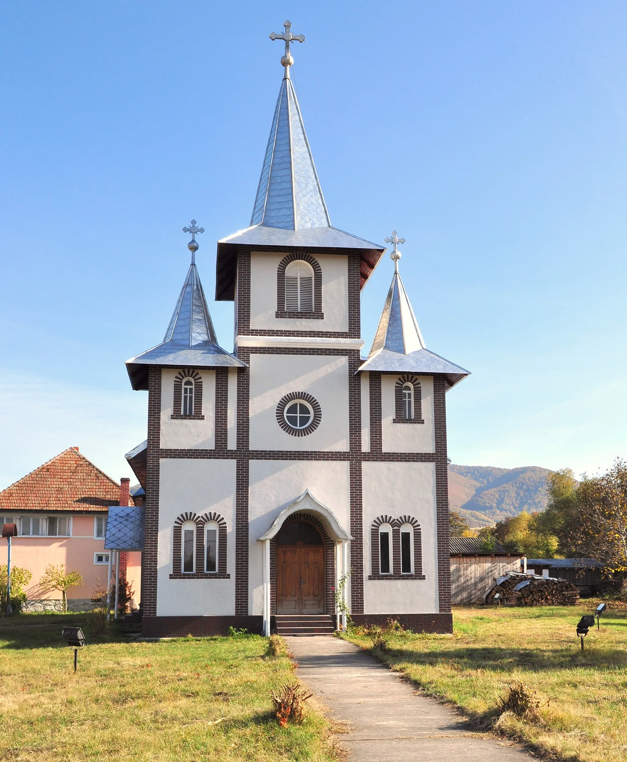 Photo showing: Biserica de zid „Înălțarea Sfintei Cruci” din Gurani, județul Bihor