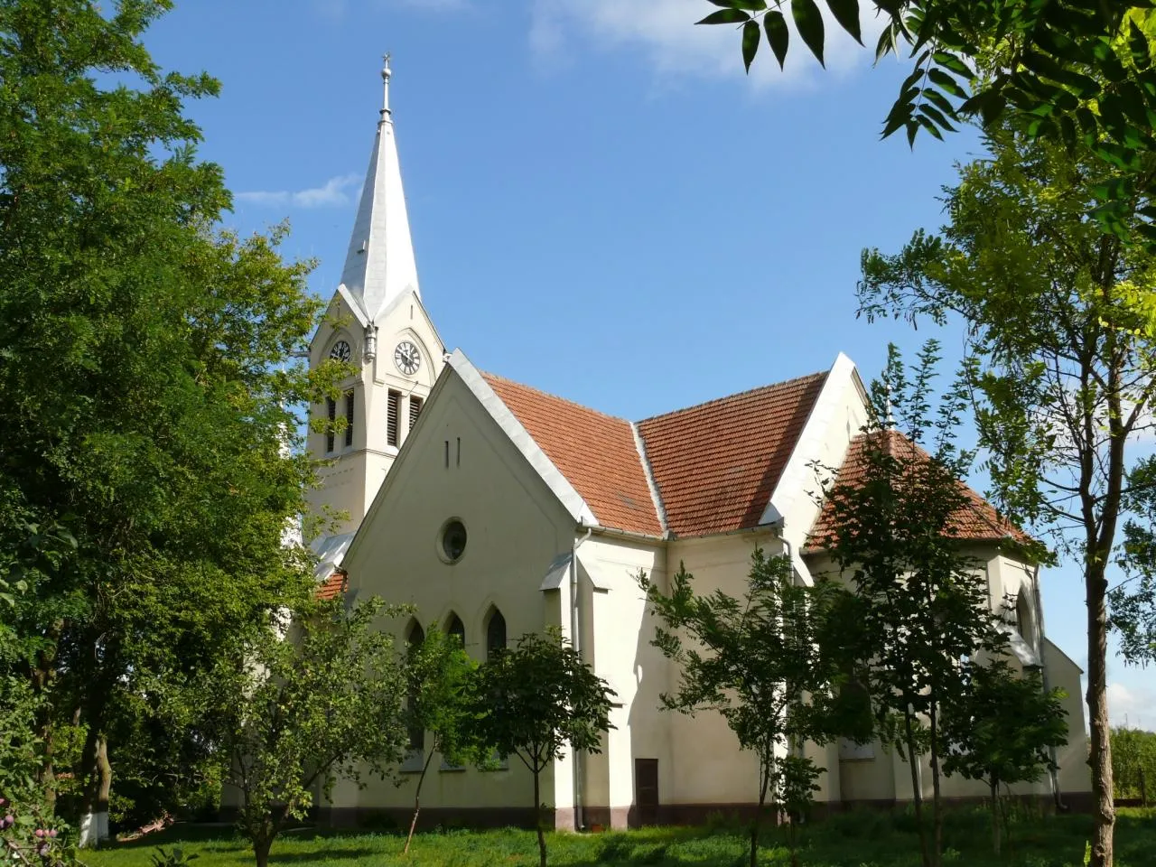 Photo showing: A nagysármási református templom 1901-1902 között épült Czigler Győző műgyetemi tanár tervei alapján