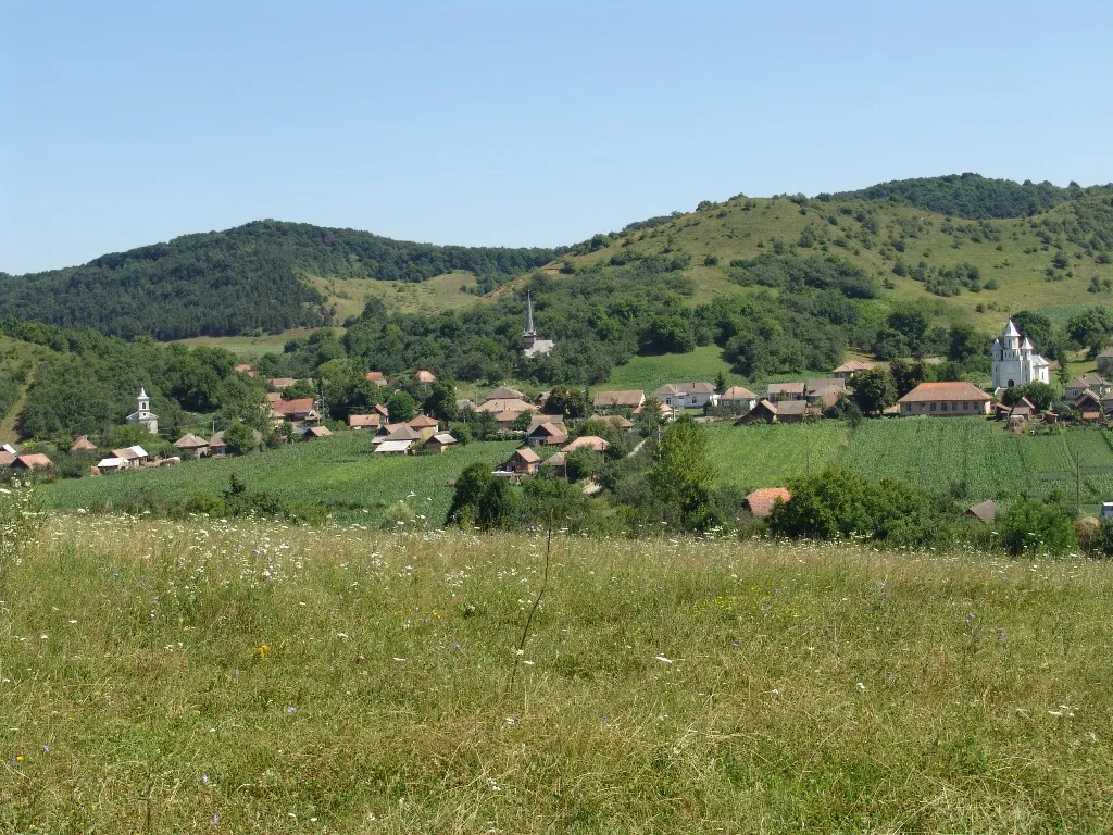 Photo showing: view of Așchileu Mic (Kisesküllő) village in Romania