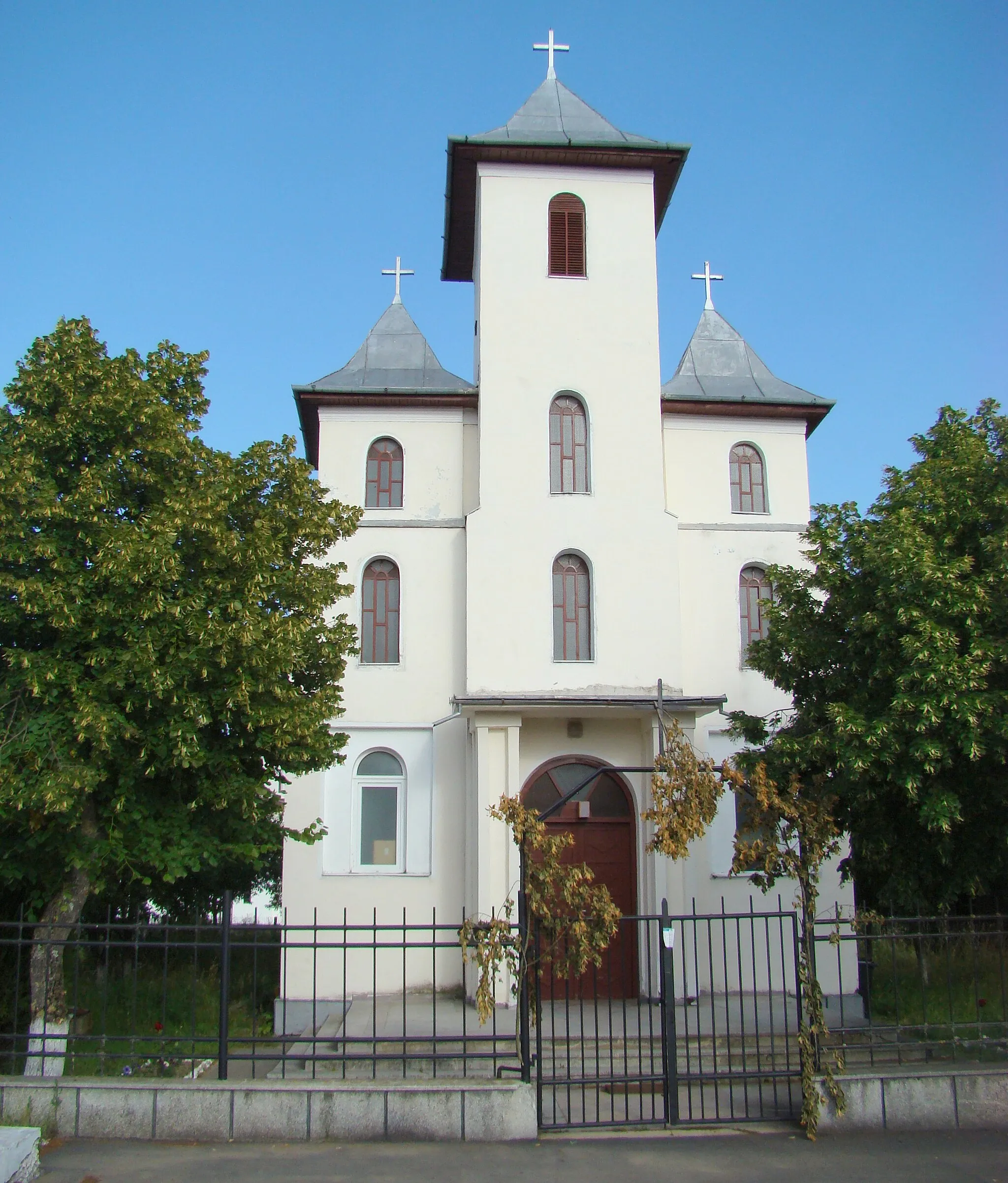 Photo showing: Greek-Catholic church in Săliștea Nouă, Cluj county, Romania