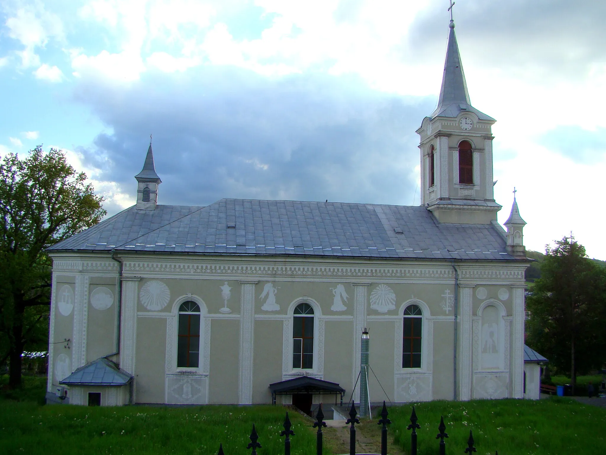 Photo showing: Archangels' church in Borșa, Cluj County, Romania