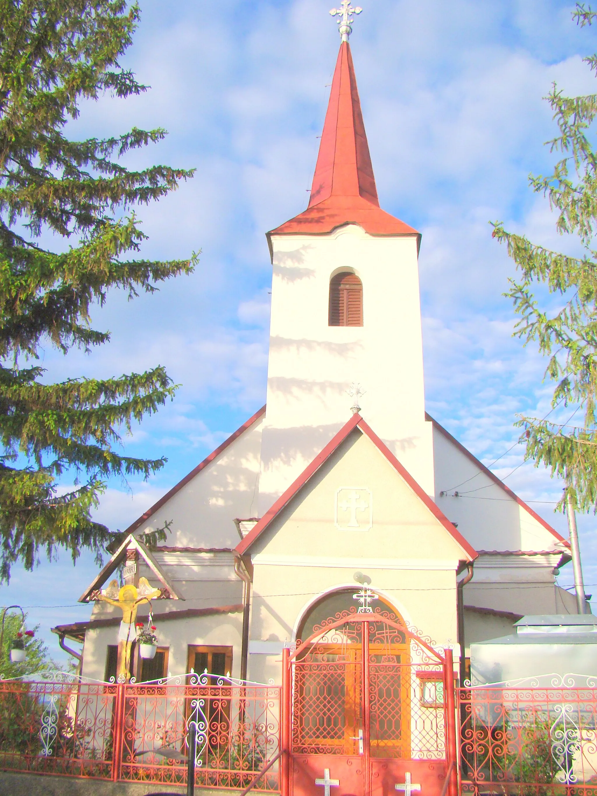 Photo showing: Archangels' church in Boju, Cluj County, Romania