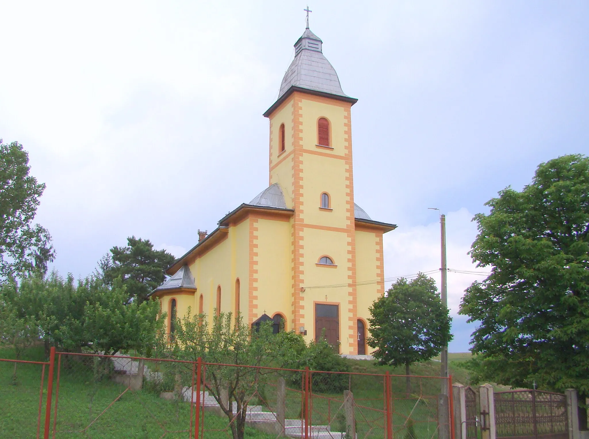 Photo showing: Saint Nicholas church in Ploscoș, Cluj County, Romania
