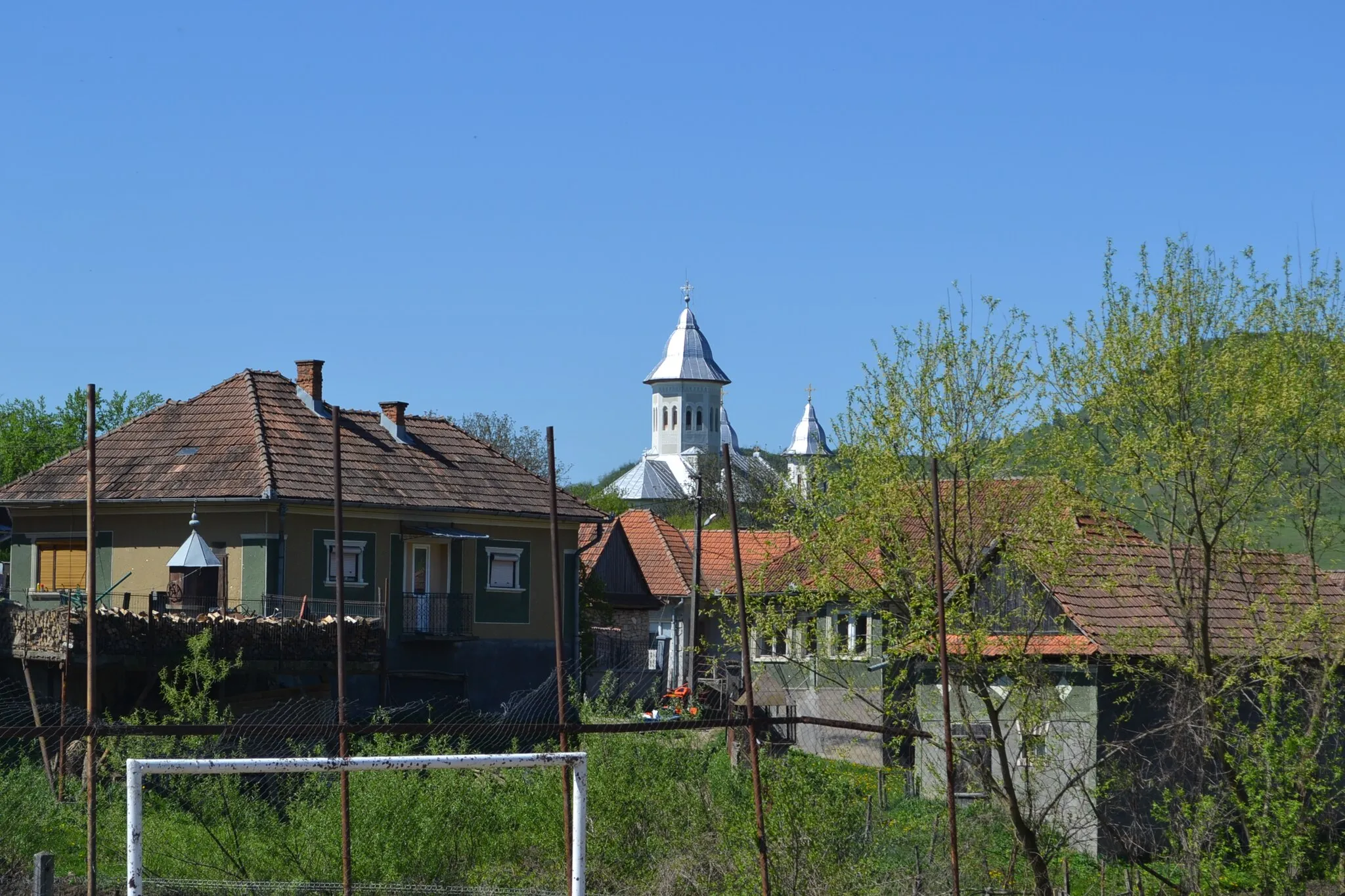 Photo showing: Sânpaul in Cluj County with new church