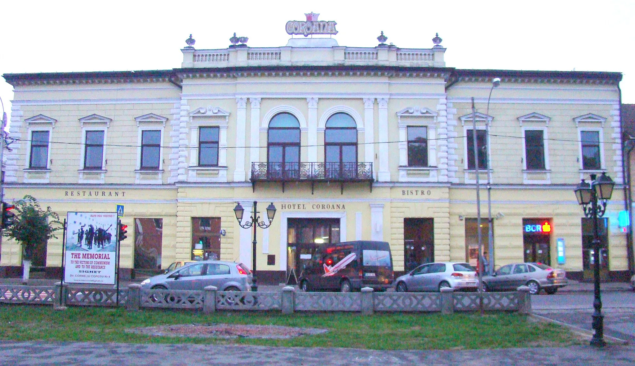 Photo showing: Hotel Coroana, municipiul Sighetu Marmației, Piața Libertății 8