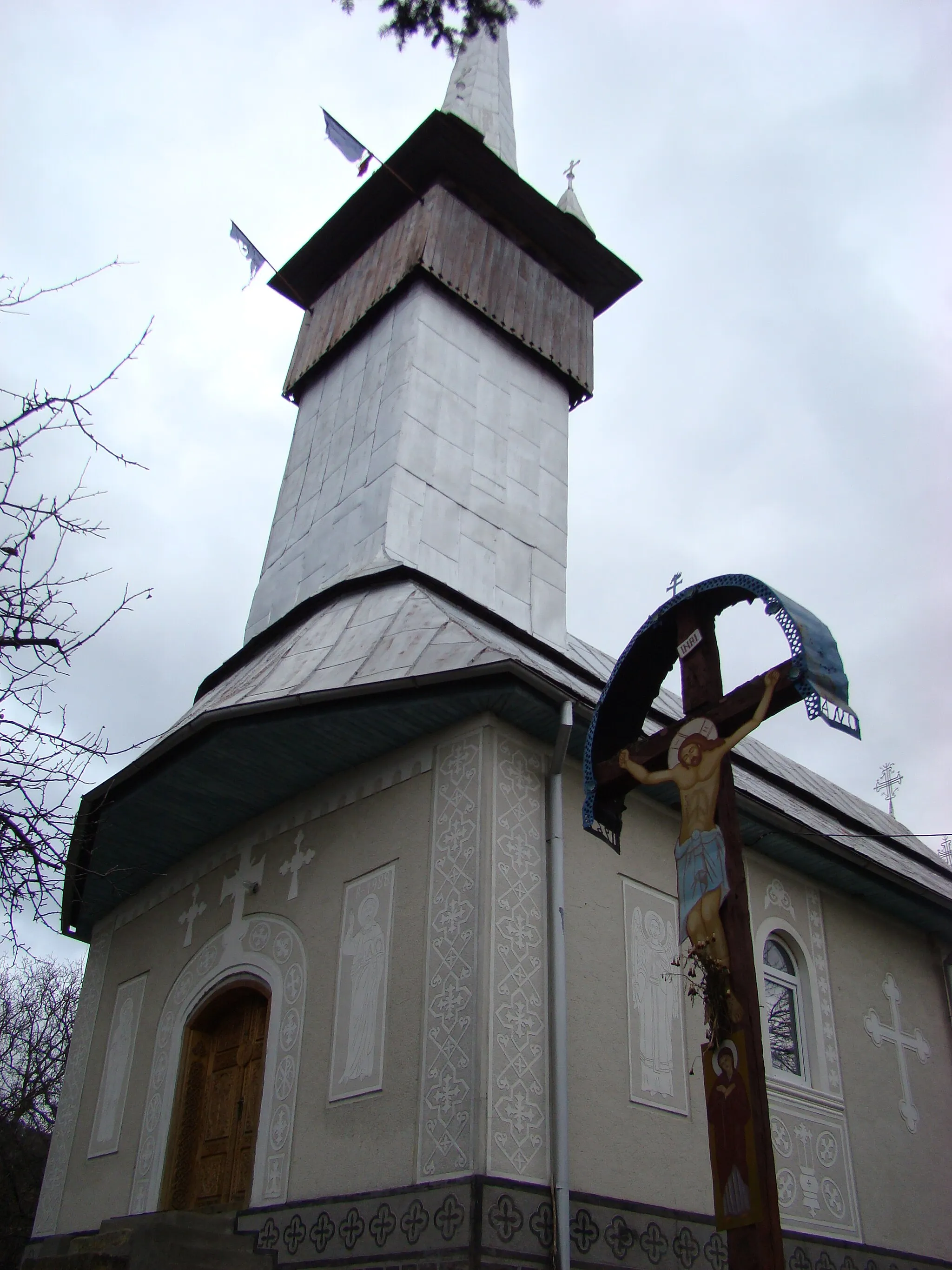 Photo showing: Biserica de lemn „Sfinții Arhangheli Mihail și Gavriil” din Dealu Mare, județul Maramureș