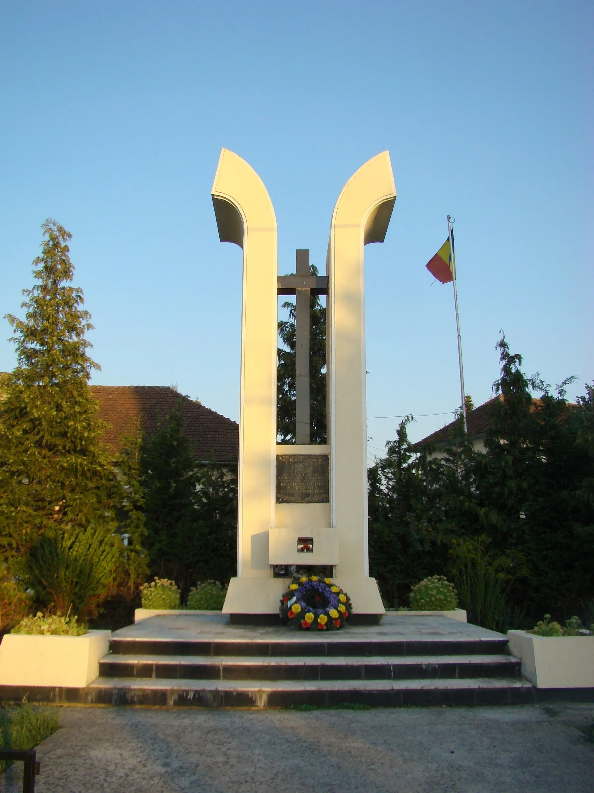 Photo showing: Monument în memoria Eroilor din primul război mondial,  sat MIREŞU MARE, județul Maramureș