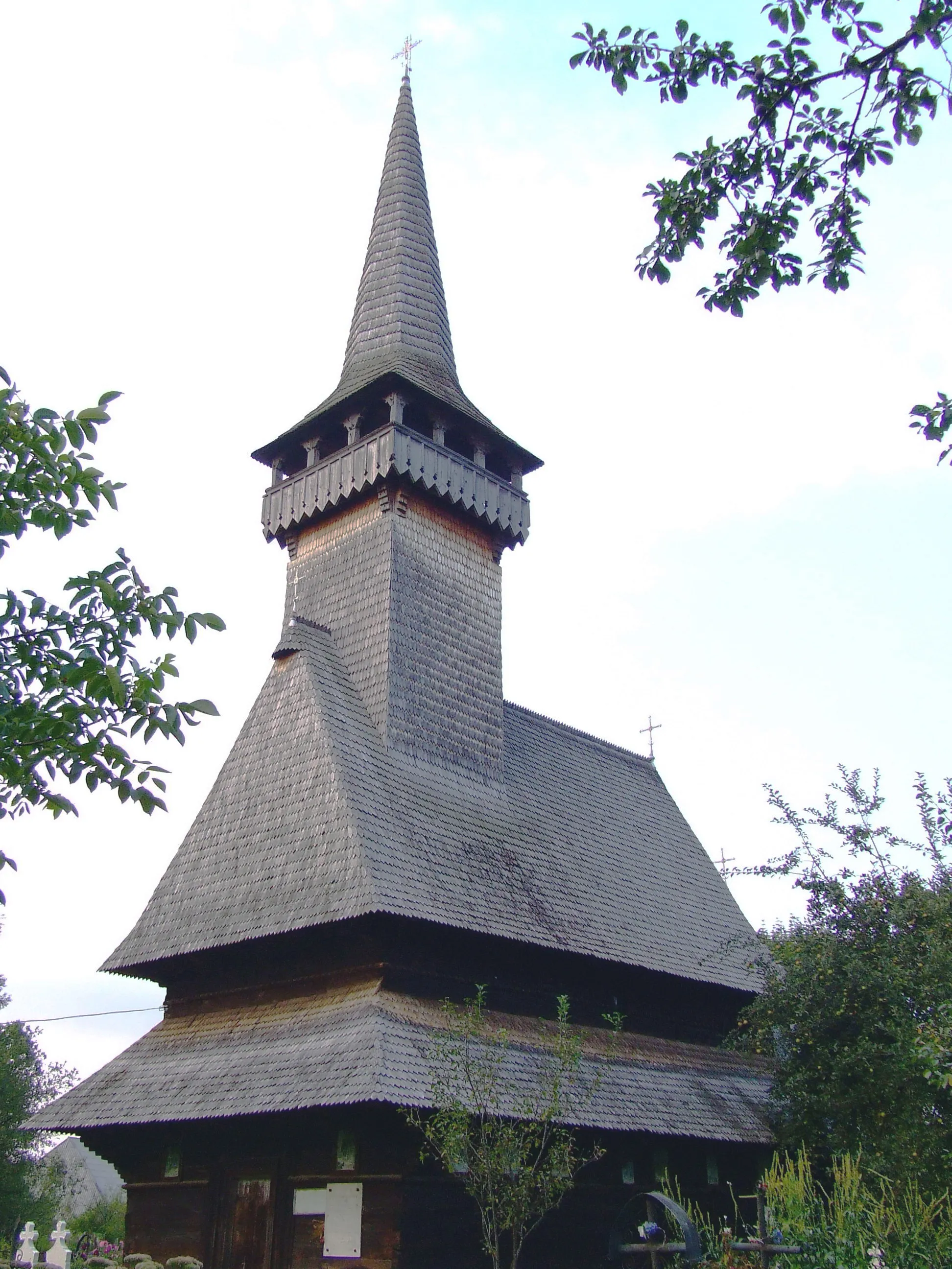 Photo showing: wooden church in Sat-Șugatag, Maramureș

This is a photo of a historic monument in județul Maramureș, classified with number MM-II-m-A-04627.