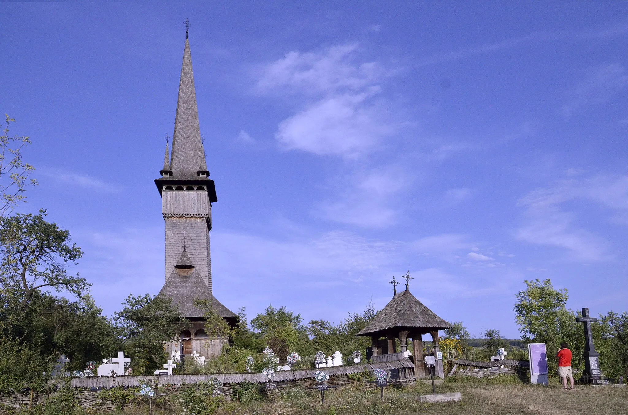 Photo showing: Biserica de lemn „Sf.Arhangheli” de la Plopiș, Maramureș, Romania