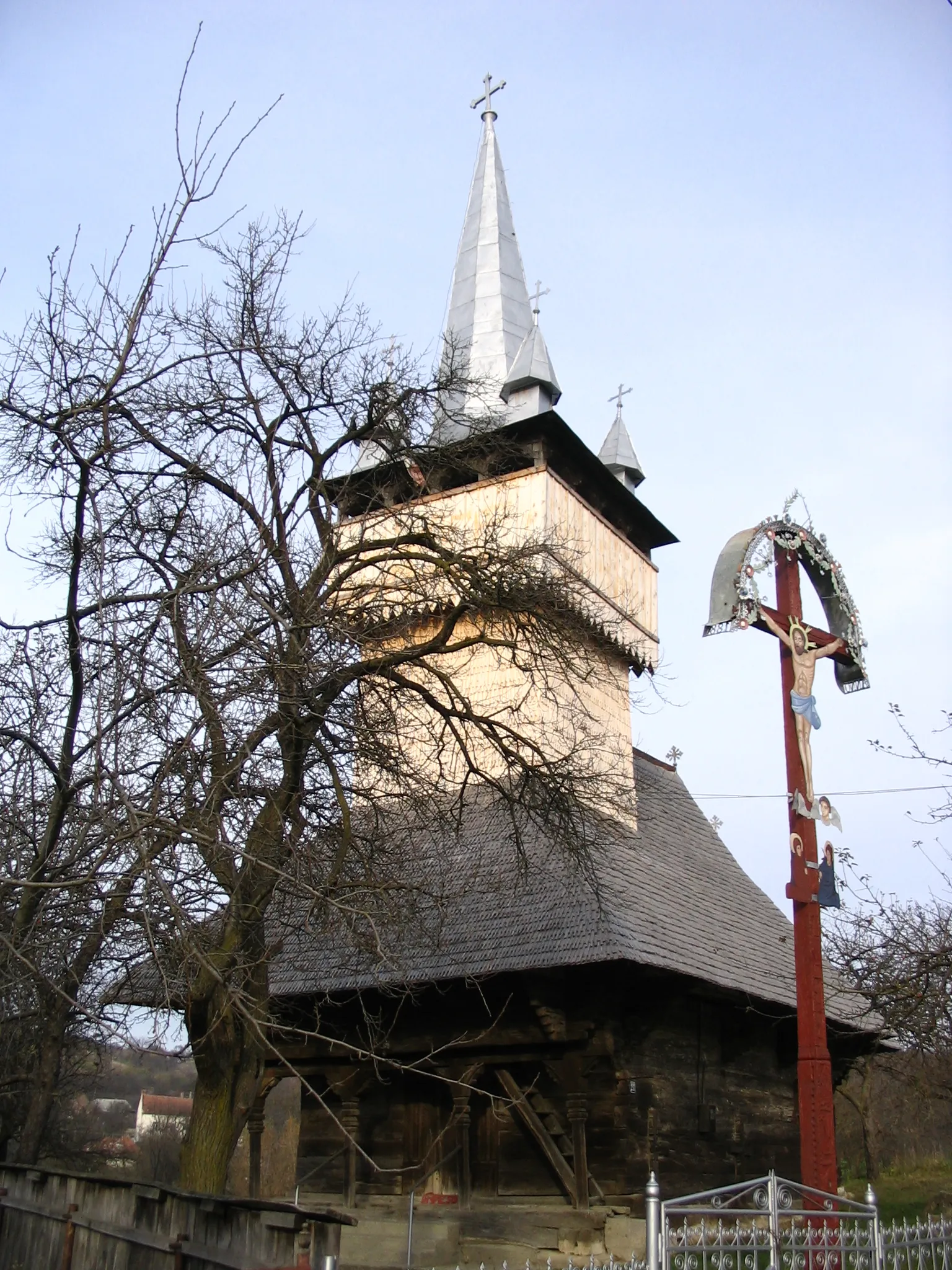 Photo showing: Biserica de lemn din Ulciug, judeţul Sălaj.
Autor: Bogdan Ilieş

Data: noiembrie 2005