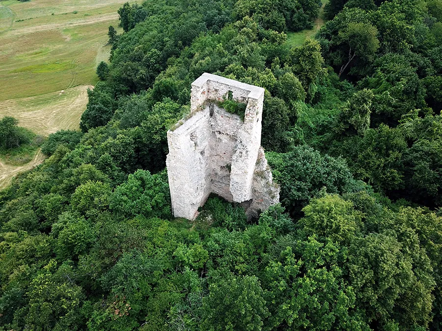 Photo showing: Váralmás, Dezsővár - légi fotó