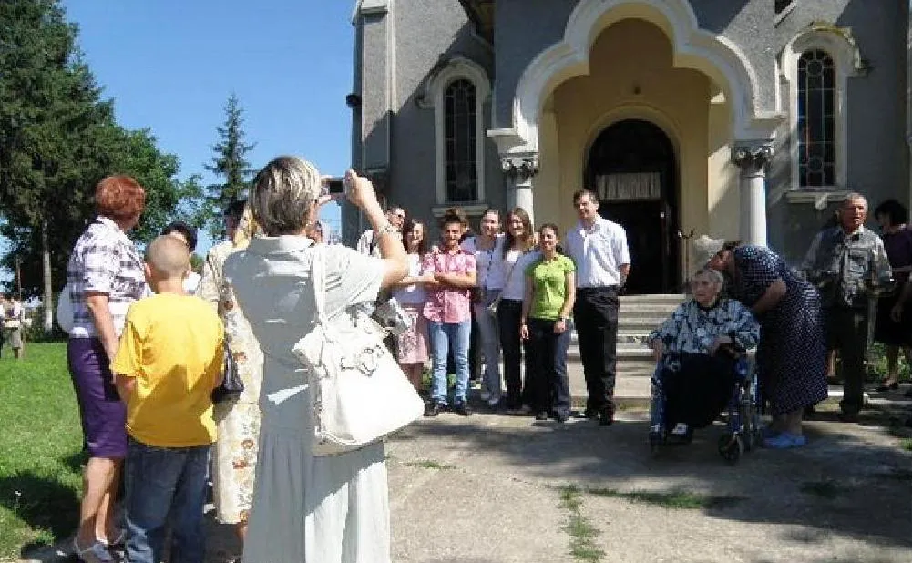 Photo showing: Greek Catholics celebrated on July 4, 2010 their first Mass in 62 years in the Greek Catolic Church in Bocşa, Sălaj. The first Greek-Catholic Mass was celebrated at 9 a.m.; it was presided over by Valer Părău, dean of the Greek-Catholic Church of Zalău.