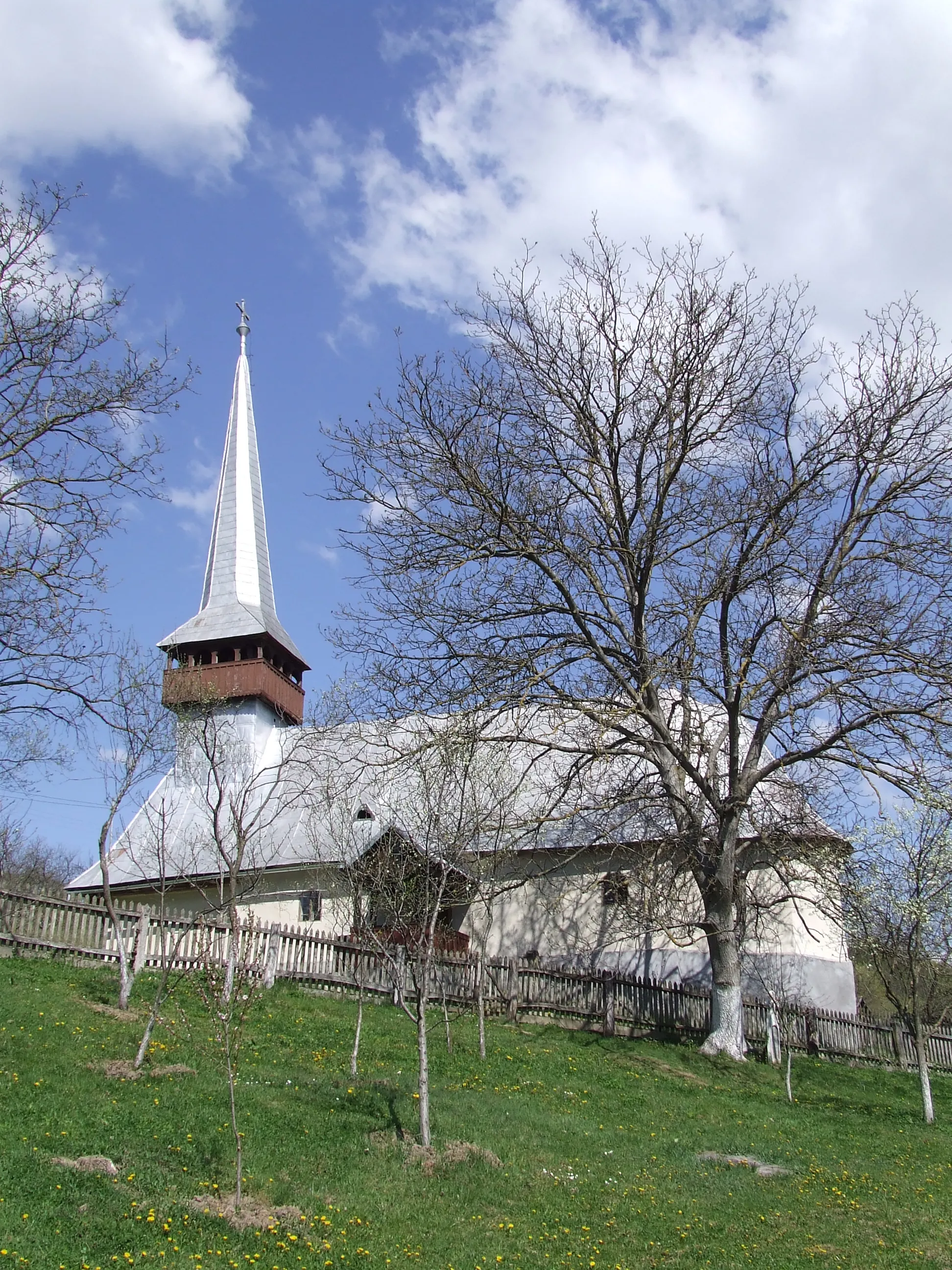 Photo showing: Biserica de lemn din Răstolţ, judeţul Sălaj.
Autor: Bogdan Ilieş

Data: mai 2007