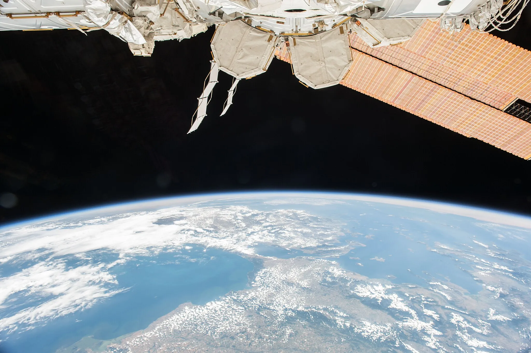 Photo showing: View of Earth taken during ISS Expedition 44.