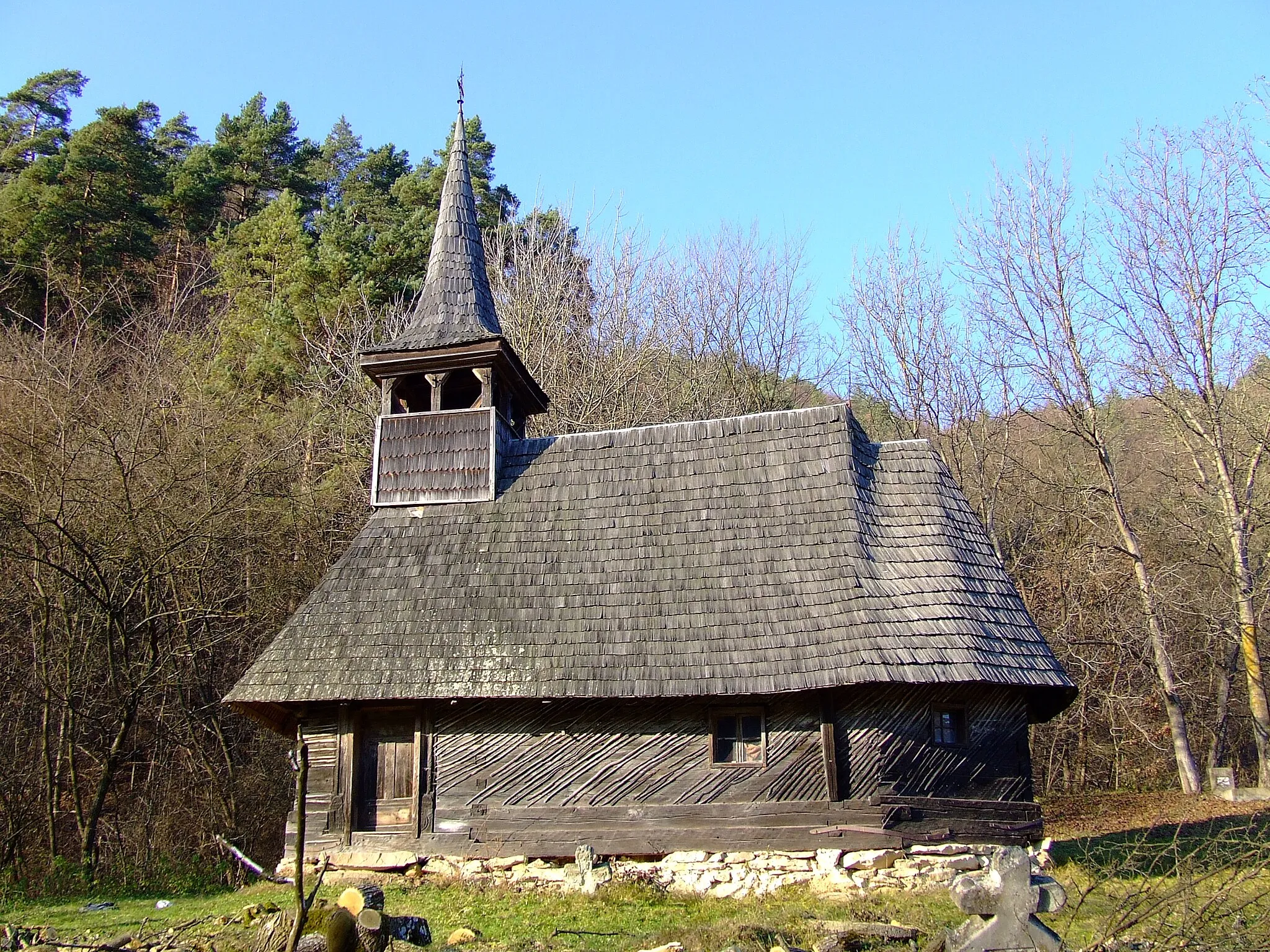 Photo showing: Biserica de lemn din Ileanda, Sălaj.
Autor: Bogdan Ilieş
Data: noiembrie 2006

ro:Categorie:Biserici de lemn din Sălaj (imagini)