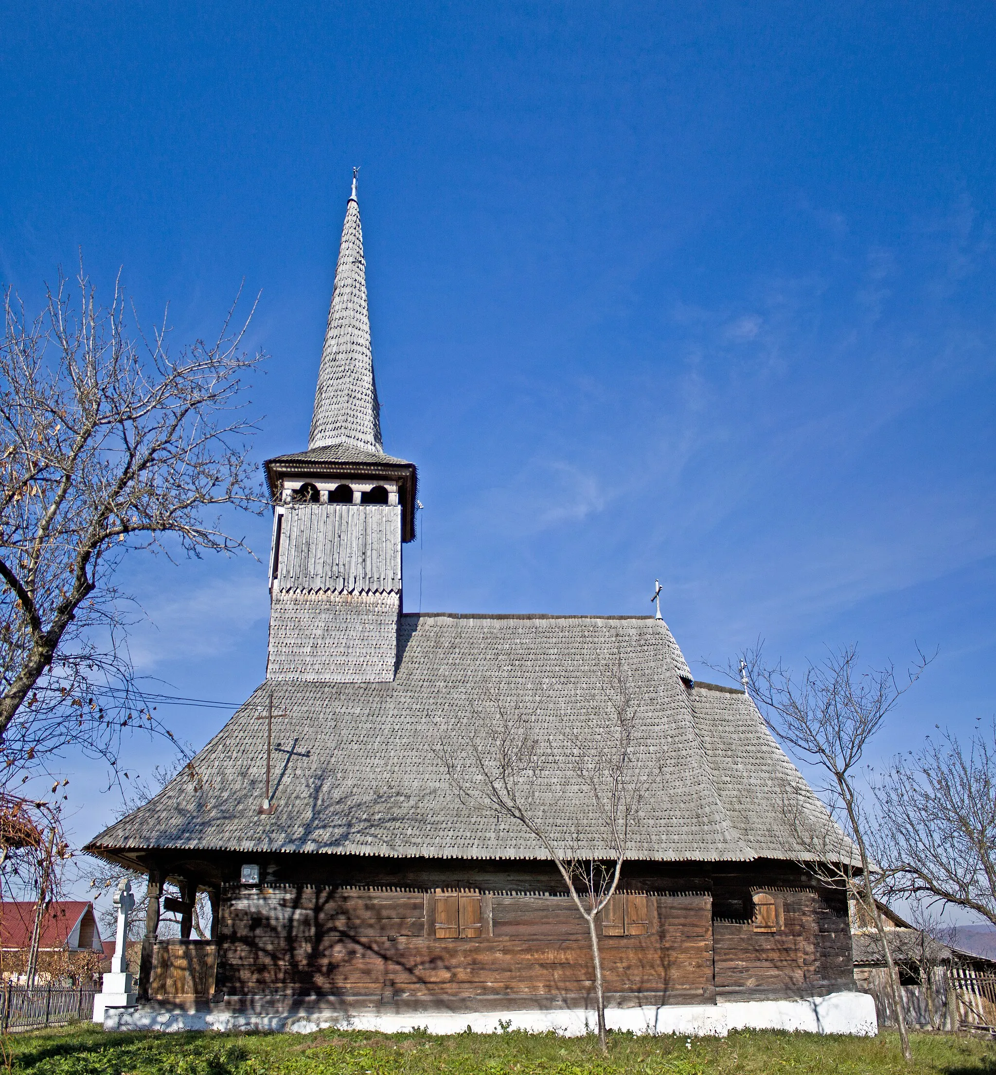 Photo showing: Szent Mihály és Gábriel arkangyalok fatemplom, 18. század (Csömény)
Biserica de lemn din Podişu, judeţul Sălaj.

This is a photo of a historic monument in județul Sălaj, classified with number SJ-II-m-B-05096.