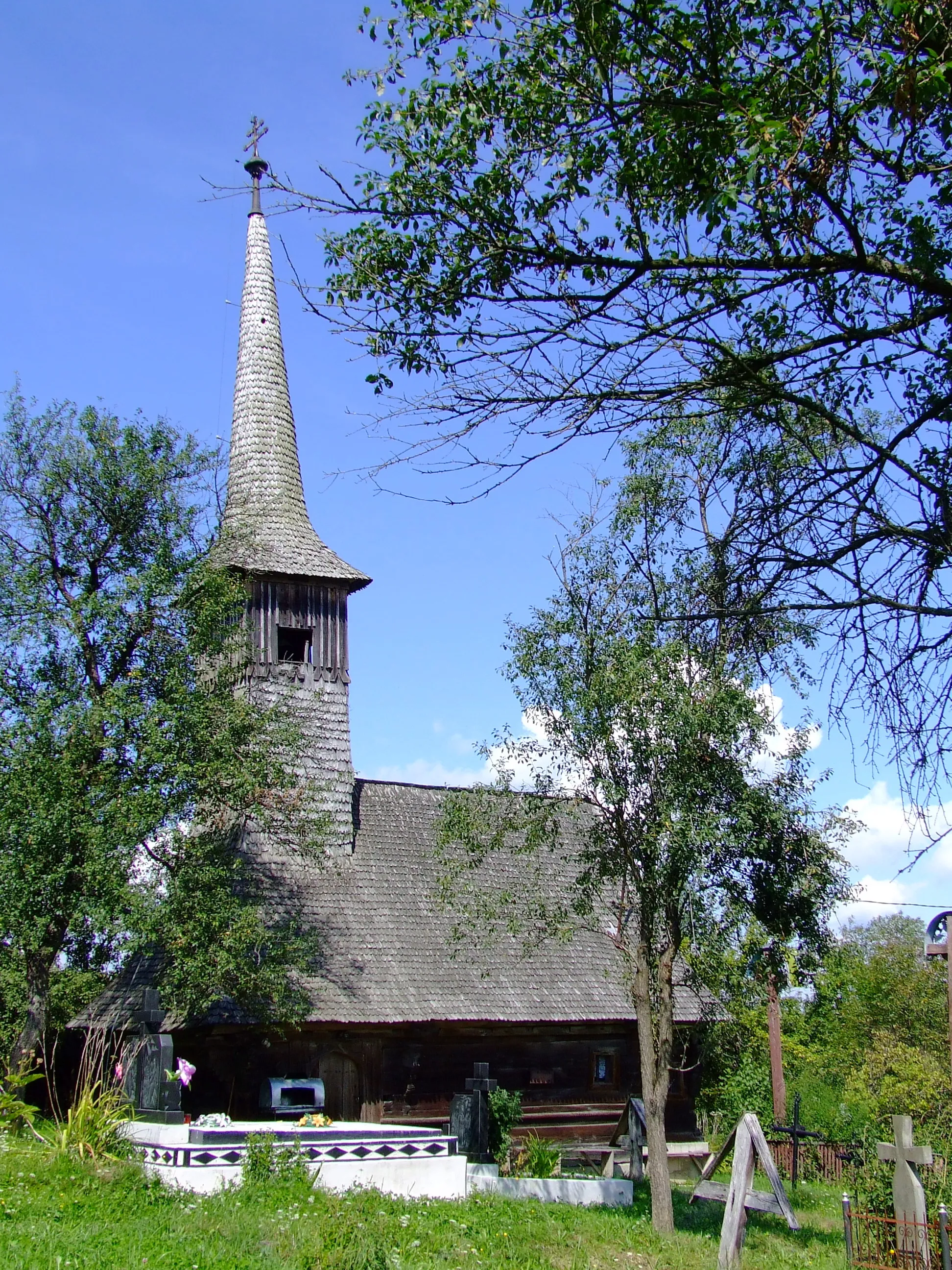 Photo showing: Biserica de lemn din Şoimuşeni, Sălaj.
Autor: Bogdan Ilieş

Data: august 2006]]