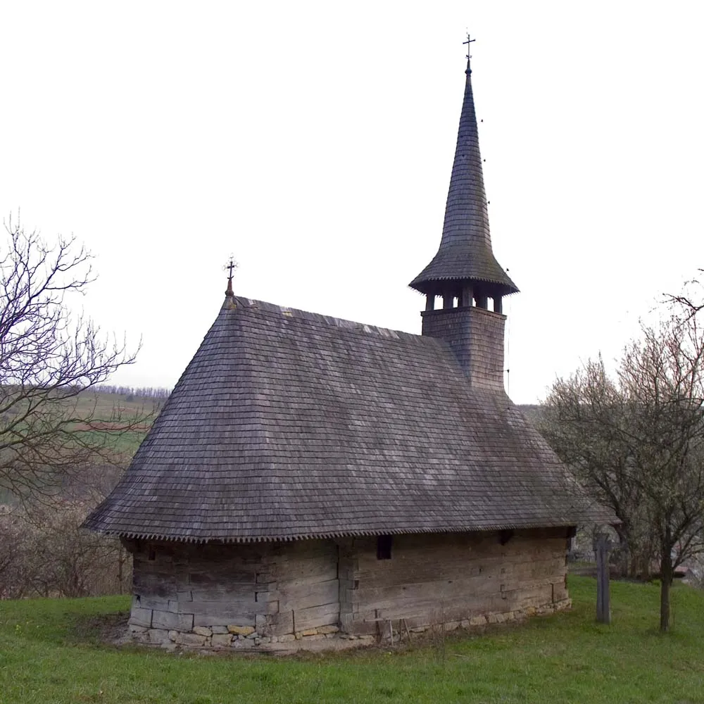 Photo showing: Biserica de lemn din Ciumărna, Sălaj. Exteriorul dinspre nord-est.