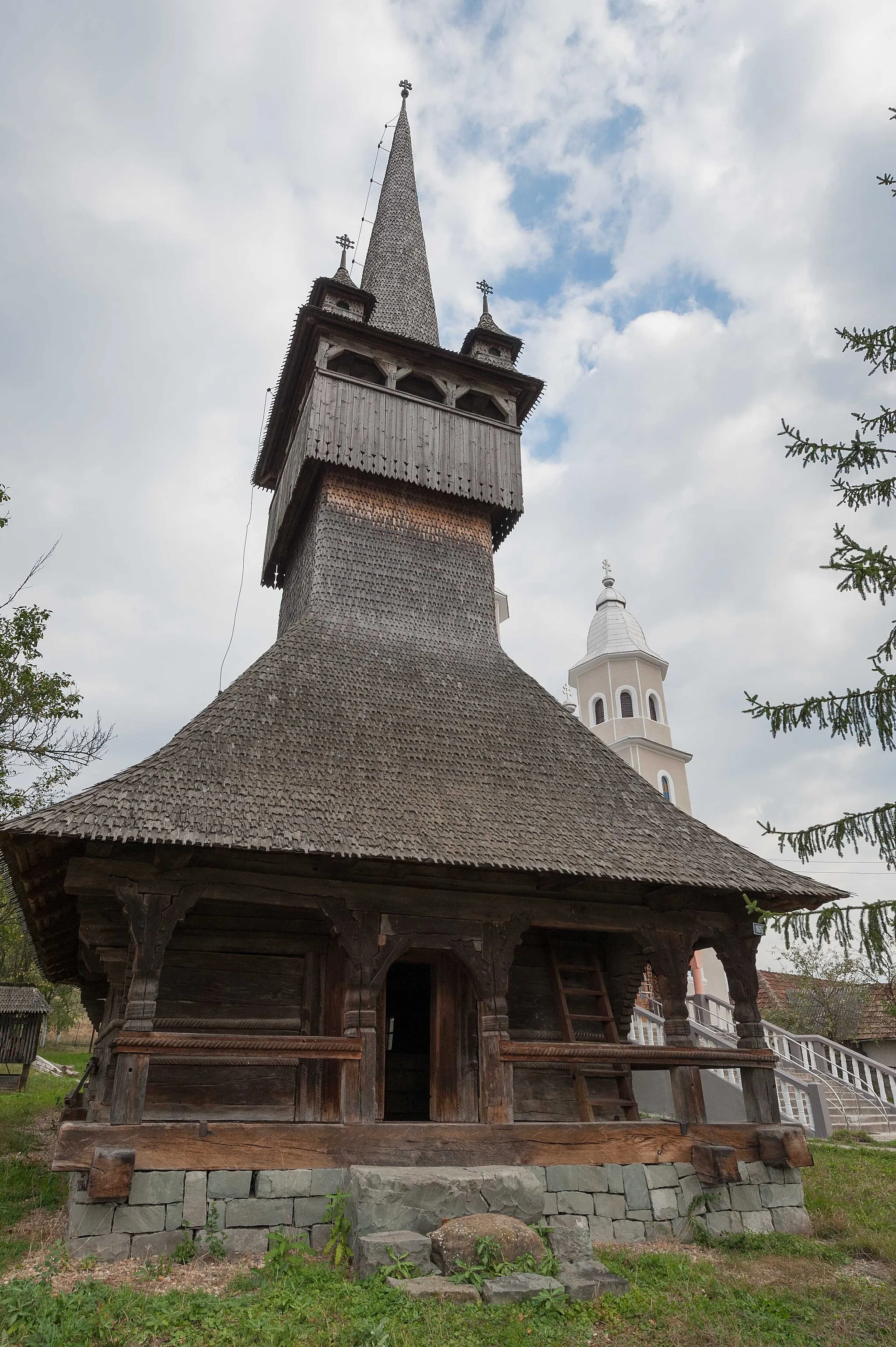 Photo showing: Biserica de lemn „Sf. Arhangheli Mihail și Gavriil”