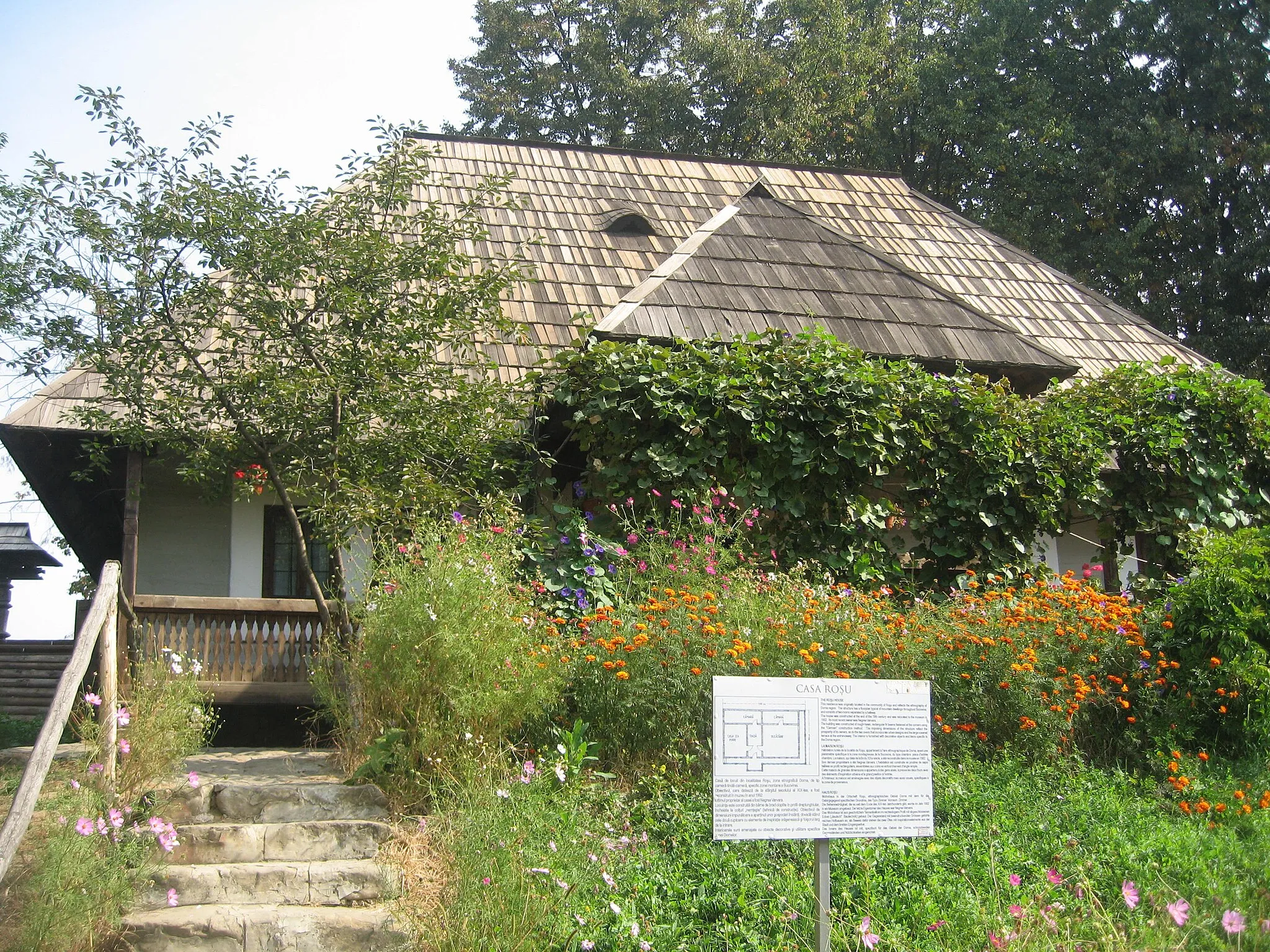 Photo showing: Bukovina Village Museum - The Roşu House, Dorna ethnographic area.