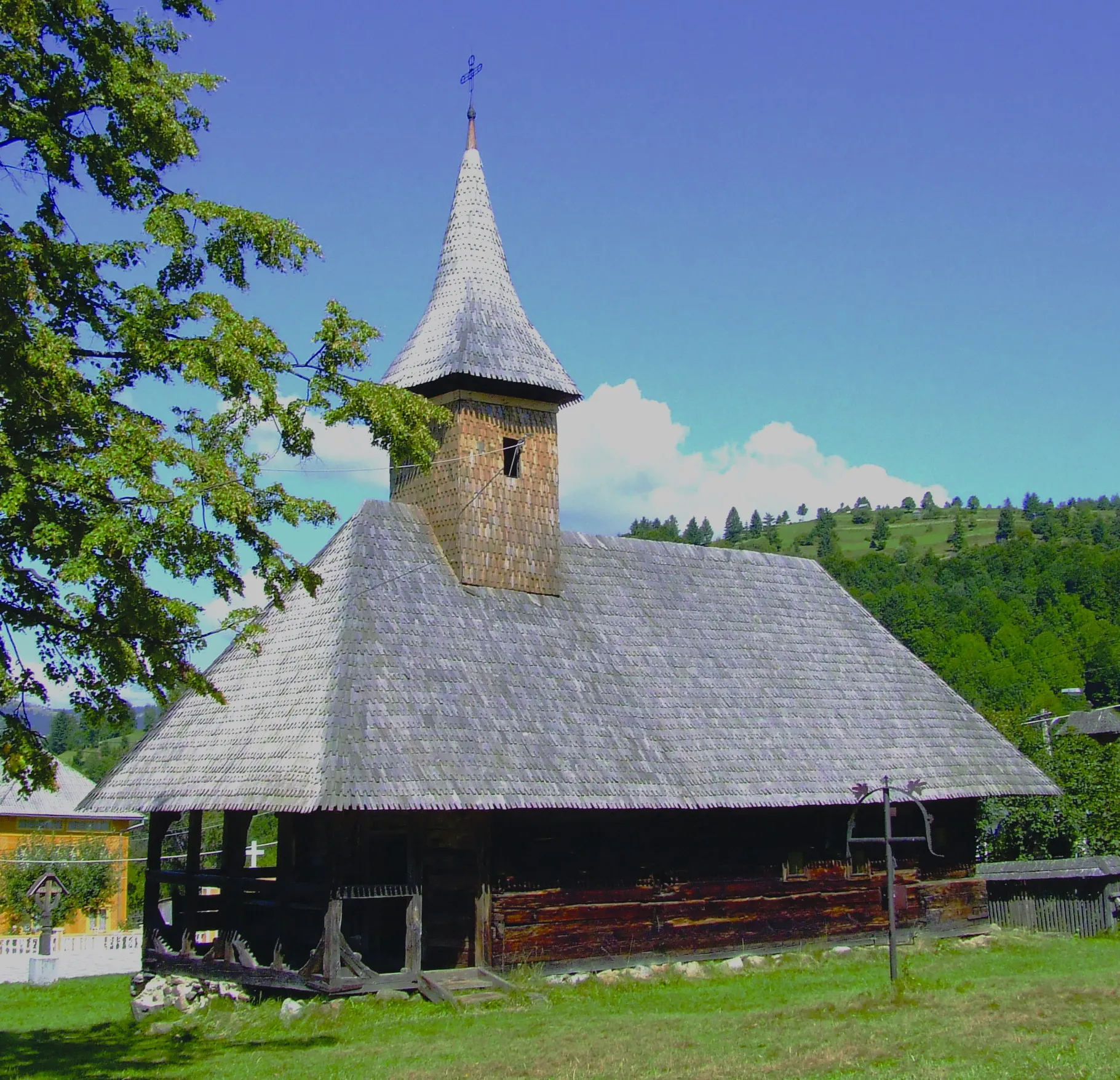 Photo showing: the wooden church of the Moisei monastery in Maramureș County, Romania